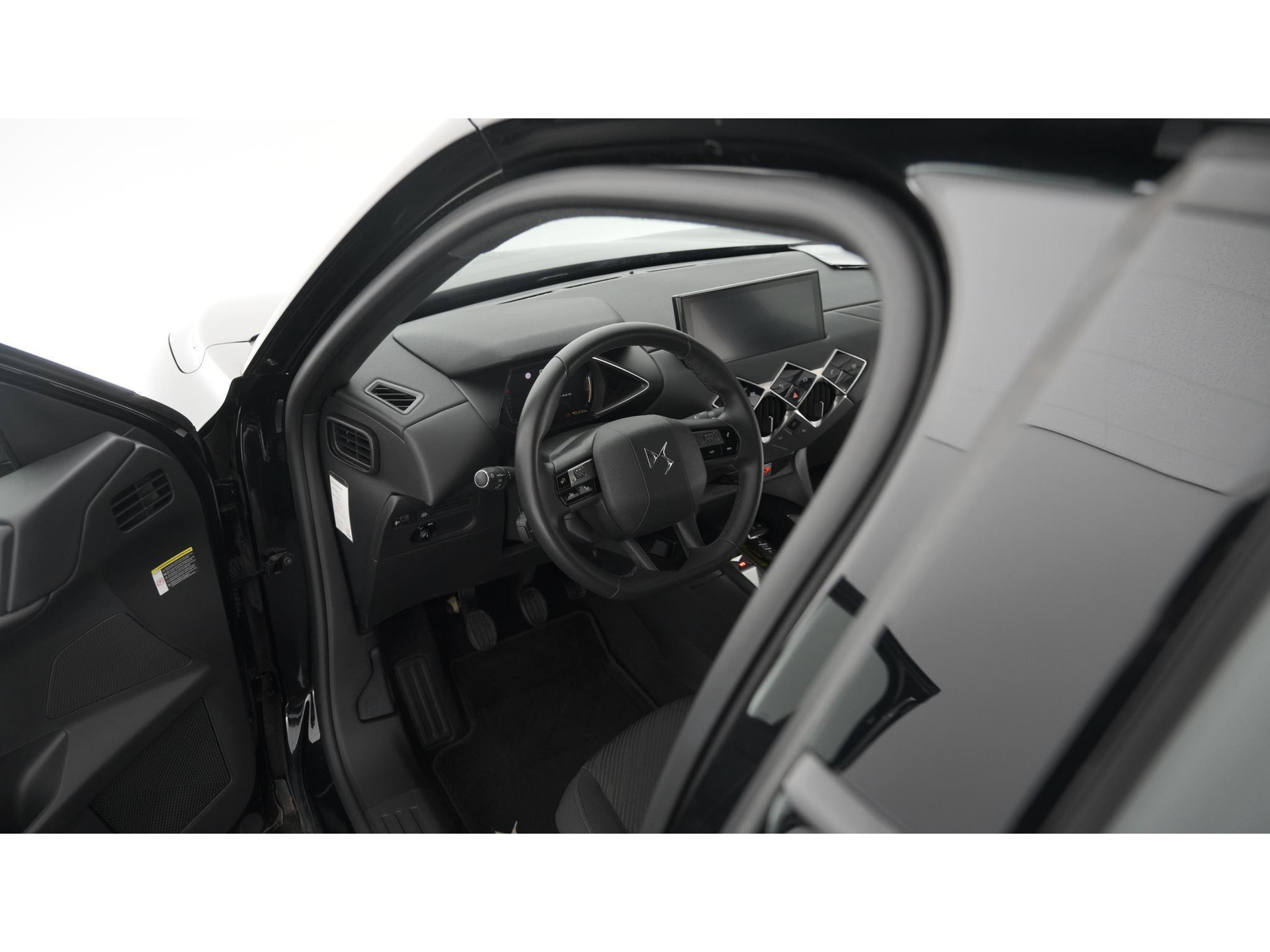 DS 3 Crossback PureTech 100 Montmartre | Parkeersensoren | Apple Carplay | Allseason Banden | Navigatie | Climate Control