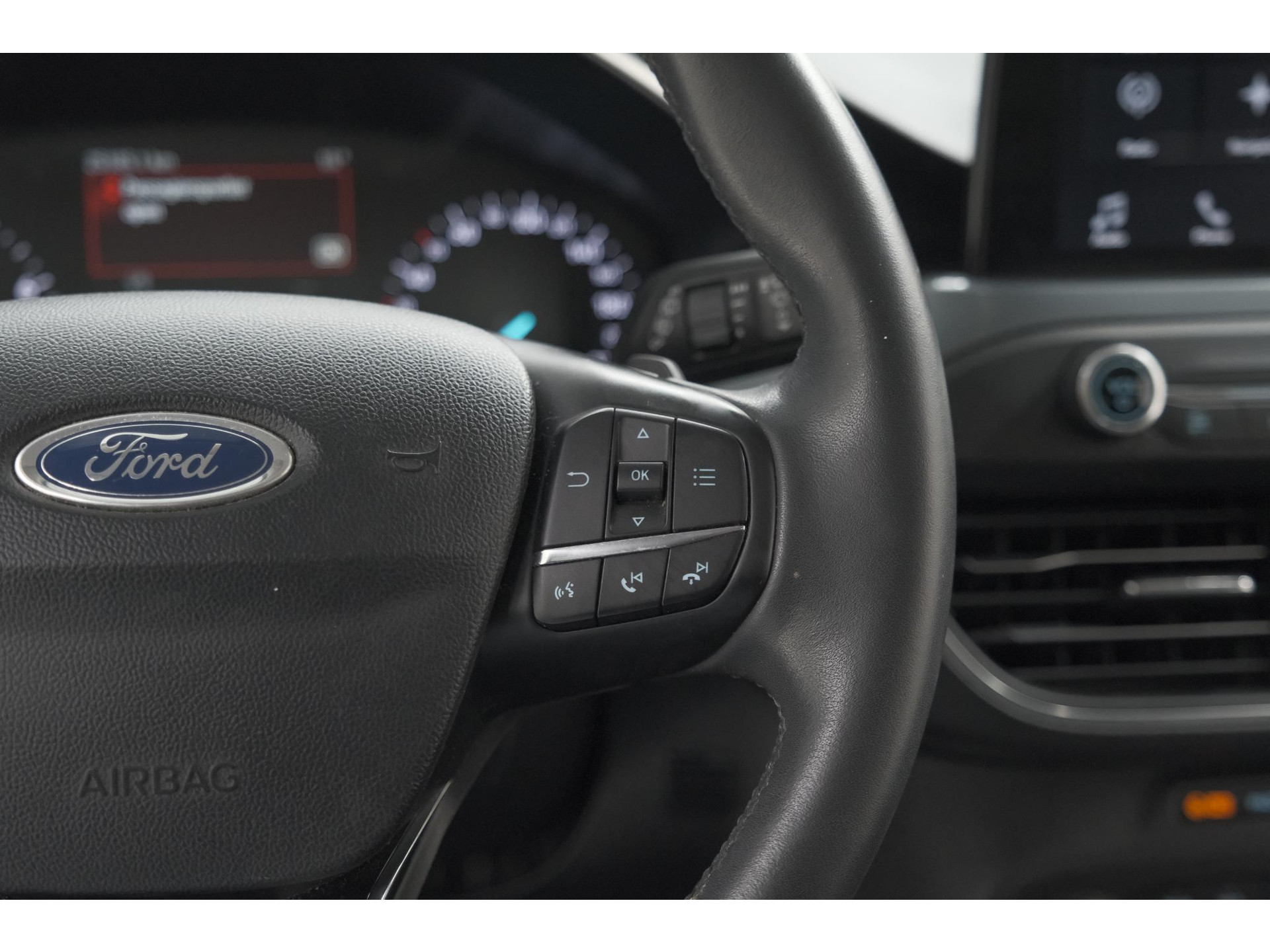 Ford Focus 1.5 EcoBoost Active Business | Lage Kilometerstand | Navigatie | Parkeersensoren | Apple Carplay