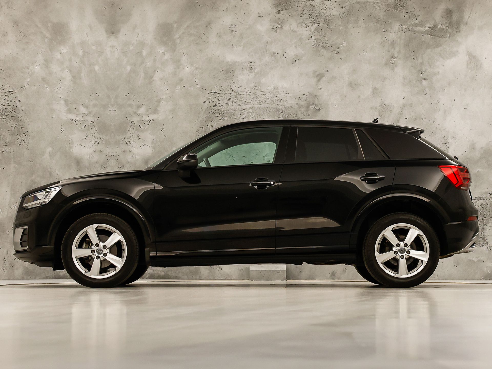 Audi Q2 35 TFSI S-Tronic Sport 150Pk Automaat (VIRTUAL COCKPIT, APPLE CARPLAY, GROOT NAVI, CLIMATE, STOELVERWARMING, SPORTSTOELEN, GETINT GLAS, PARKEERSENSOREN, CRUISE, NIEUWSTAAT)