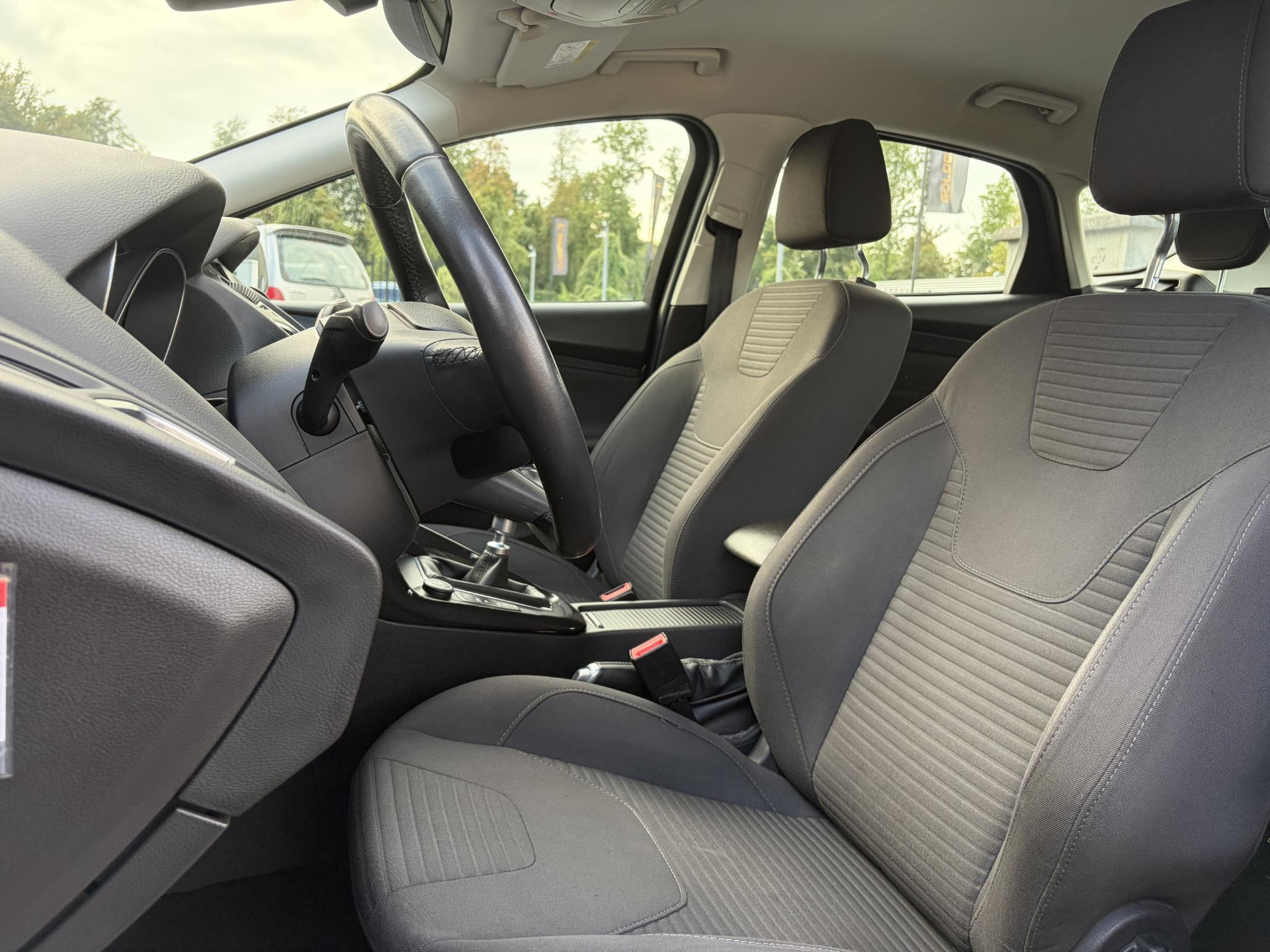 Ford Focus 1.0 Titanium   ✓125pk✓2e Eigenaar✓Navi✓Trekhaak✓6 Bak✓Clima✓Cruise✓Pdc V+A✓Net Beurt gehad✓17''Lm velgen✓N.A.P✓N.A.P✓Apk tot 09-2027