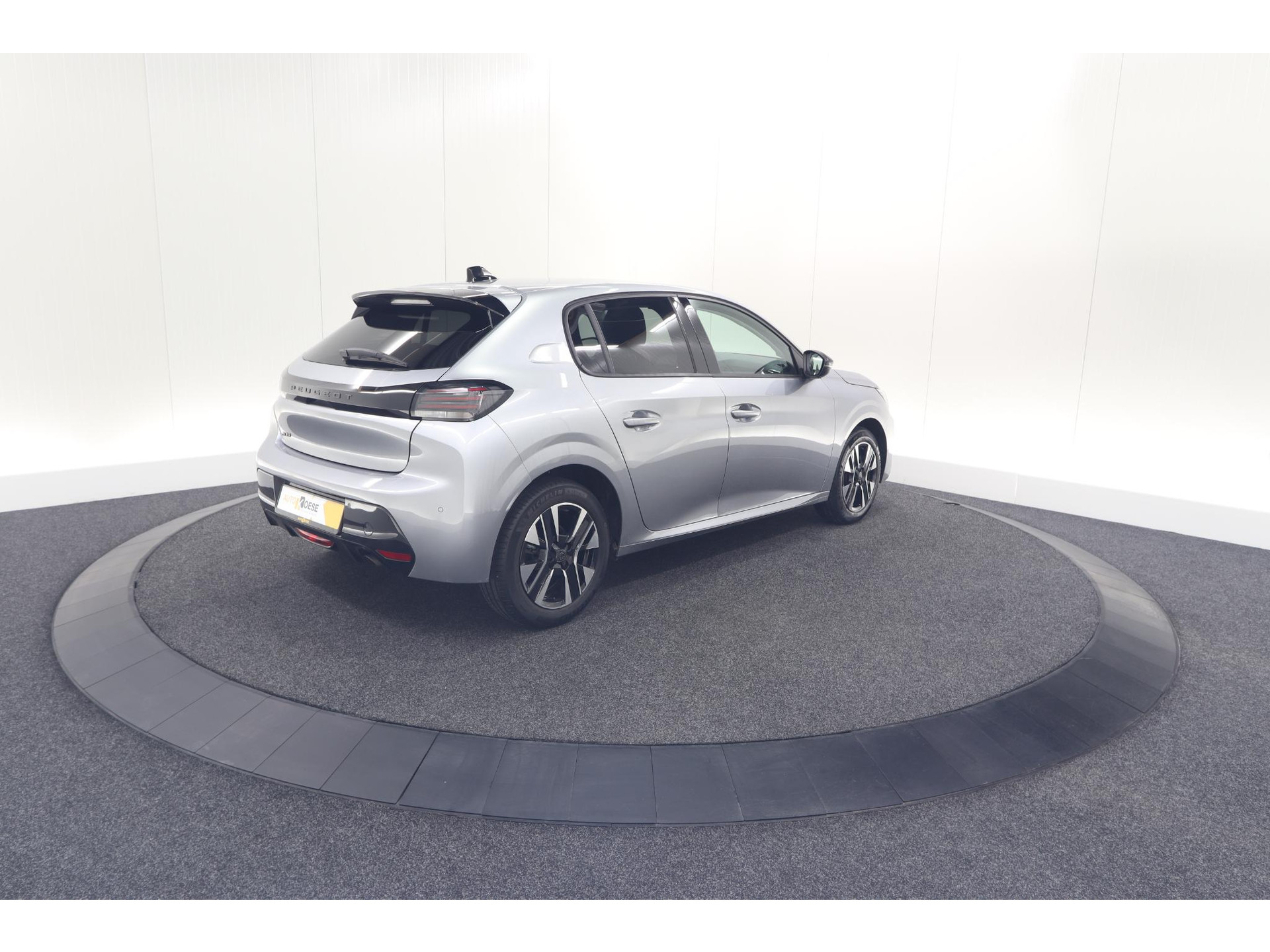 Peugeot 208 PureTech 100 Allure Pack | NIEUW MODEL | Apple CarPlay | Parkeersensoren | Climate Control