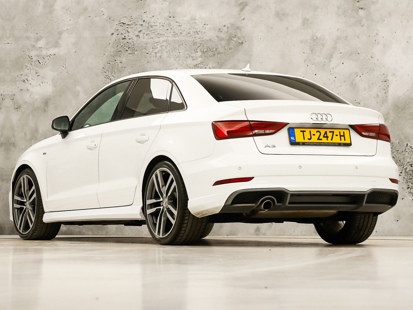 Audi A3 Limousine 1.0 TFSI S-Line Sport (2X S-LINE, GROOT NAVI, CLIMATE, DYNAMISCHE KNIPPERLICHTEN, SPORTSTOELEN, LEDER, GETINT GLAS, NIEUWE APK, NIEUWSTAAT)