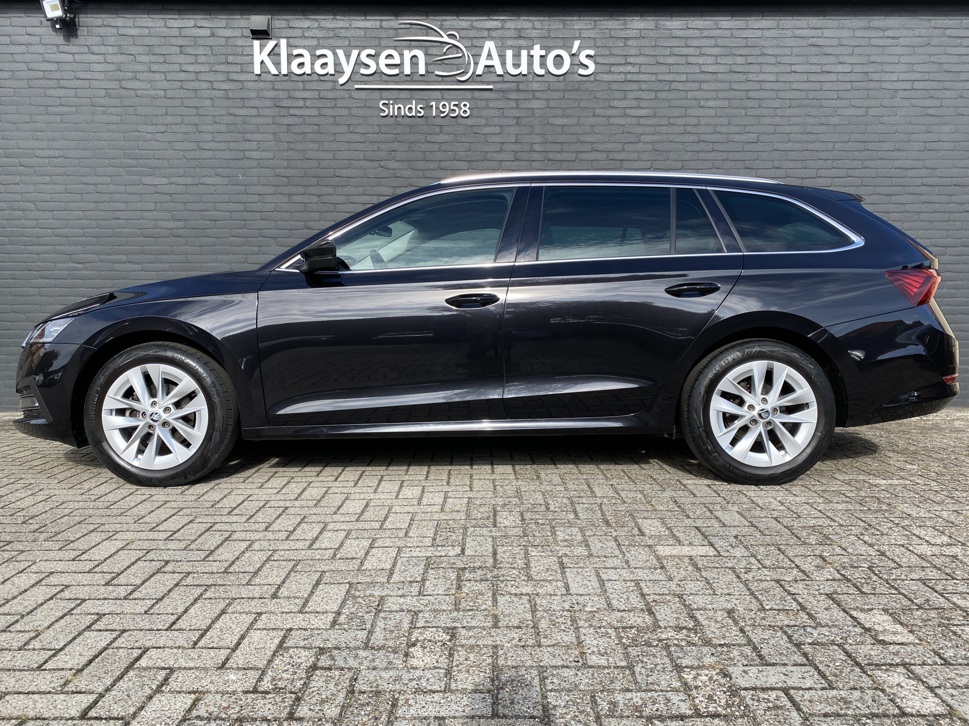 ŠKODA Octavia Combi 1.0 e-TSI Business Edition Plus AUT. | 1e eigenaar | dealer onderh. | navigatie | trekhaak | carplay | adaptieve cruise