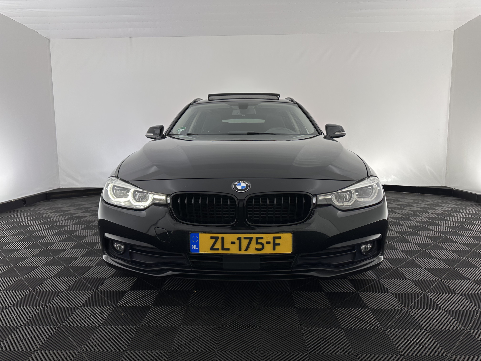 BMW 3-serie Touring 320d EDE Executive Aut. *PANO | LEATHER | FULL-LED | DIGI-COCKPIT | HEATED-SPORTSEATS | NAVI-FULLMAP | PRIVACY-GLASS | ECC | KEYLESS | LANE-ASSIST | PDC | CRUISE | TOWBAR | 18''ALU*