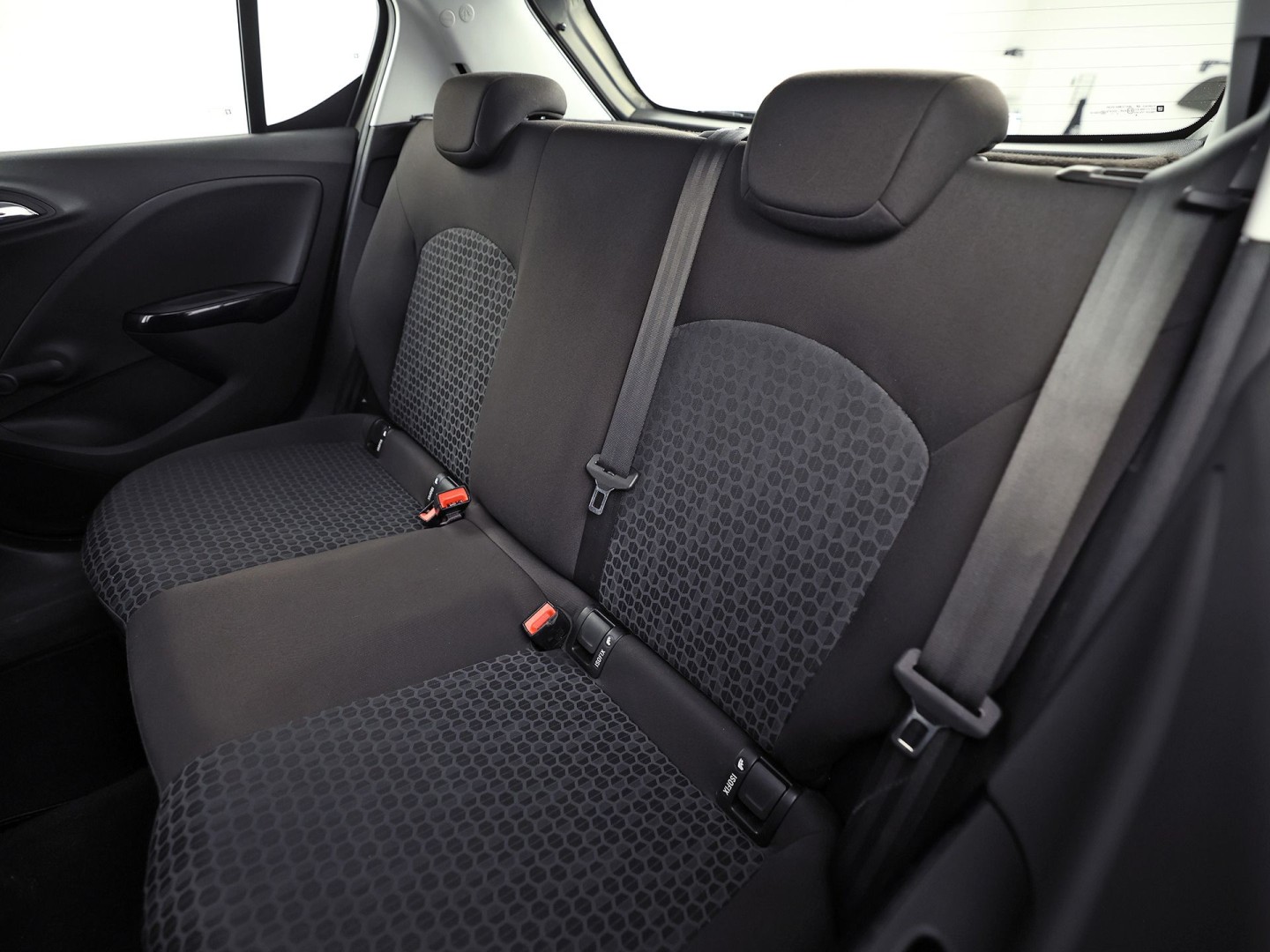 Opel Corsa 1.4 Color Edition (5 DEURS, AIRCO, SPORTSTOELEN, CRUISE, ELEK RAMEN, NIEUWE APK, NIEUWSTAAT)