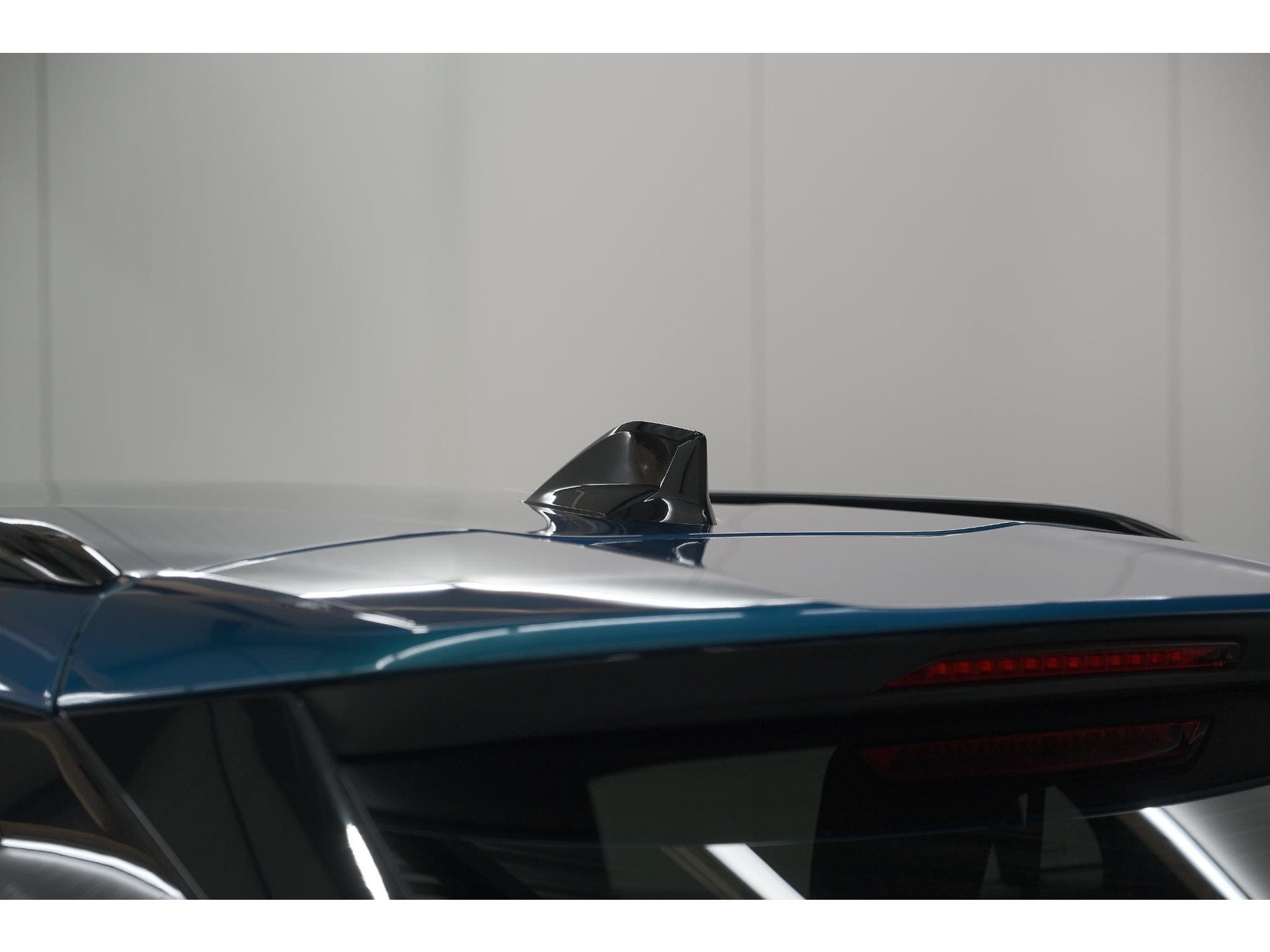 Peugeot e-2008 EV Allure Avantage 54 kWh | SOH 97,7% | 11 KW Lader | Apple Carplay | Parkeersensoren