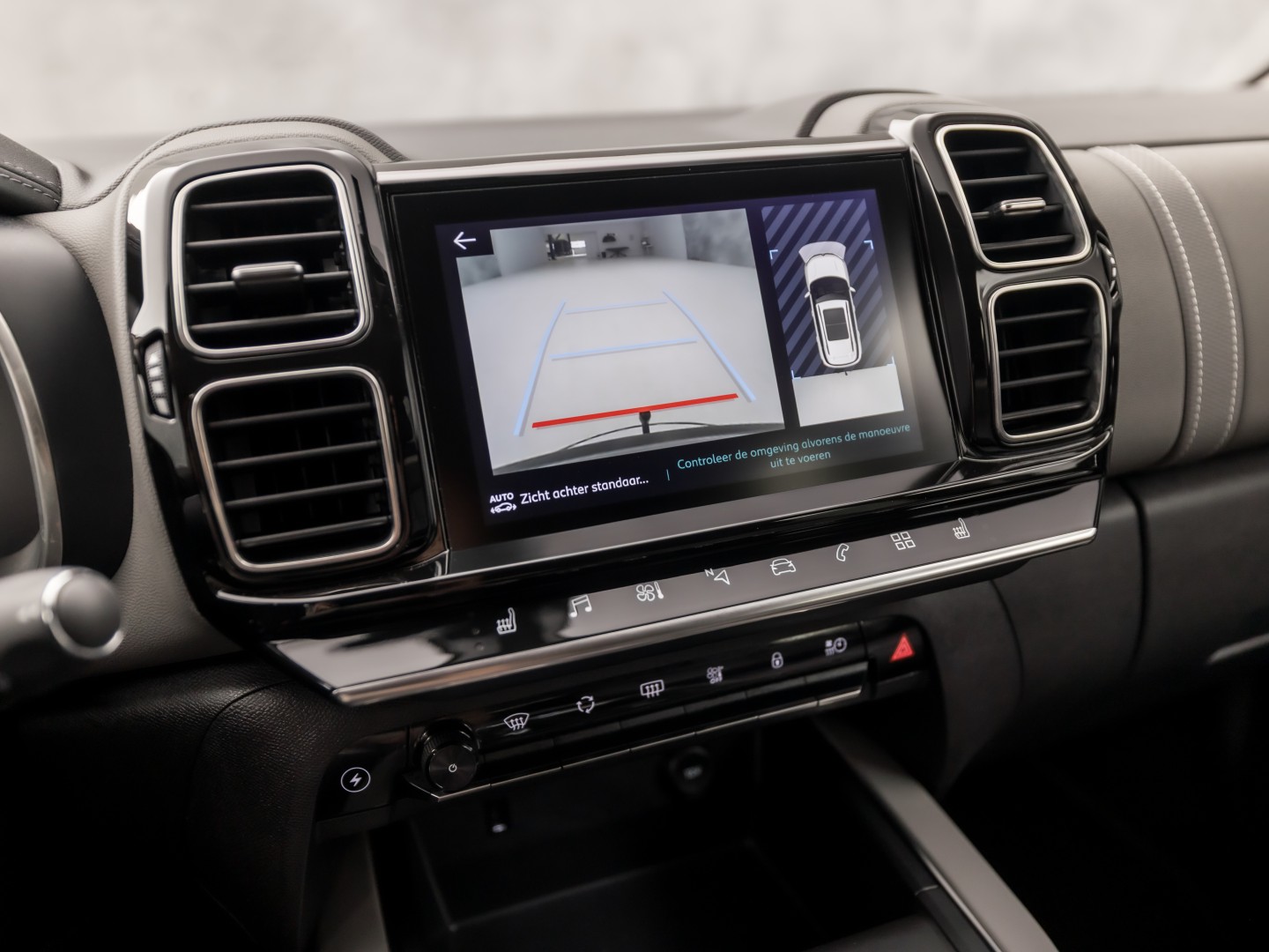 Citroën C5 Aircross 1.6 Plug-in Hybrid 225 Deluxe Sport 225Pk Automaat (APPLE CARPLAY, SOH 93%, GROOT NAVI, 360 CAMERA, GETINT GLAS, ELEK SPORTSTOELEN, LEDER, STOELVERWARMING, ADAPTIVE CRUISE, NIEUWSTAAT)