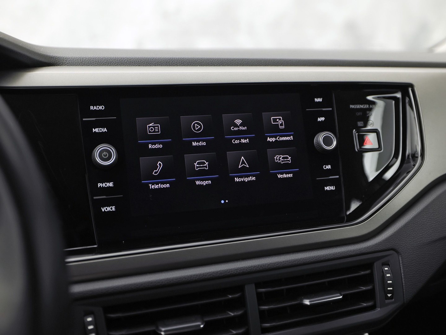 Volkswagen Polo 1.0 TSI Sportline Automaat (APPLE CARPLAY, GROOT NAVI, GETINT GLAS, ADAPTIVE CRUISE, SPORTSTOELEN, PARKEERSENSOREN, NIEUWE APK, NIEUWSTAAT)
