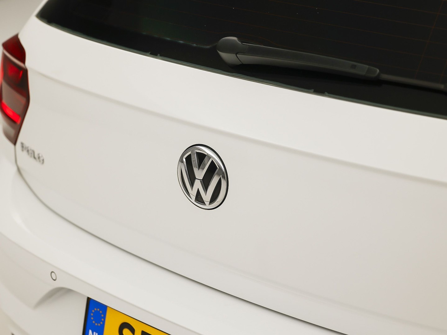 Volkswagen Polo 1.0 TSI Sportline Automaat (APPLE CARPLAY, GROOT NAVI, GETINT GLAS, ADAPTIVE CRUISE, SPORTSTOELEN, PARKEERSENSOREN, NIEUWE APK, NIEUWSTAAT)