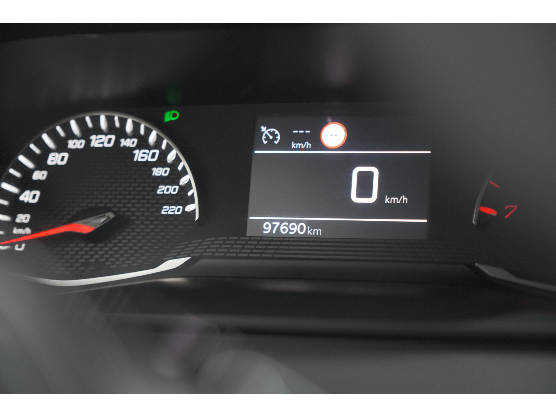 Peugeot 208 PureTech 100 Allure Pack | Parkeersensoren | Apple Carplay | Stoelverwarming