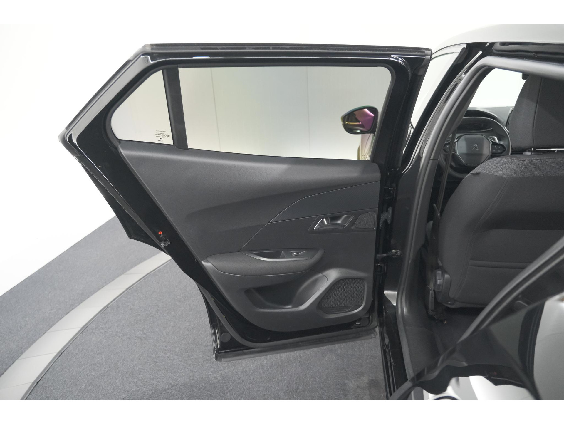 Peugeot 2008 PureTech 130 EAT8 Active Pack | Parkeersensoren | Apple CarPlay | Climate Control | Stoelverwarming