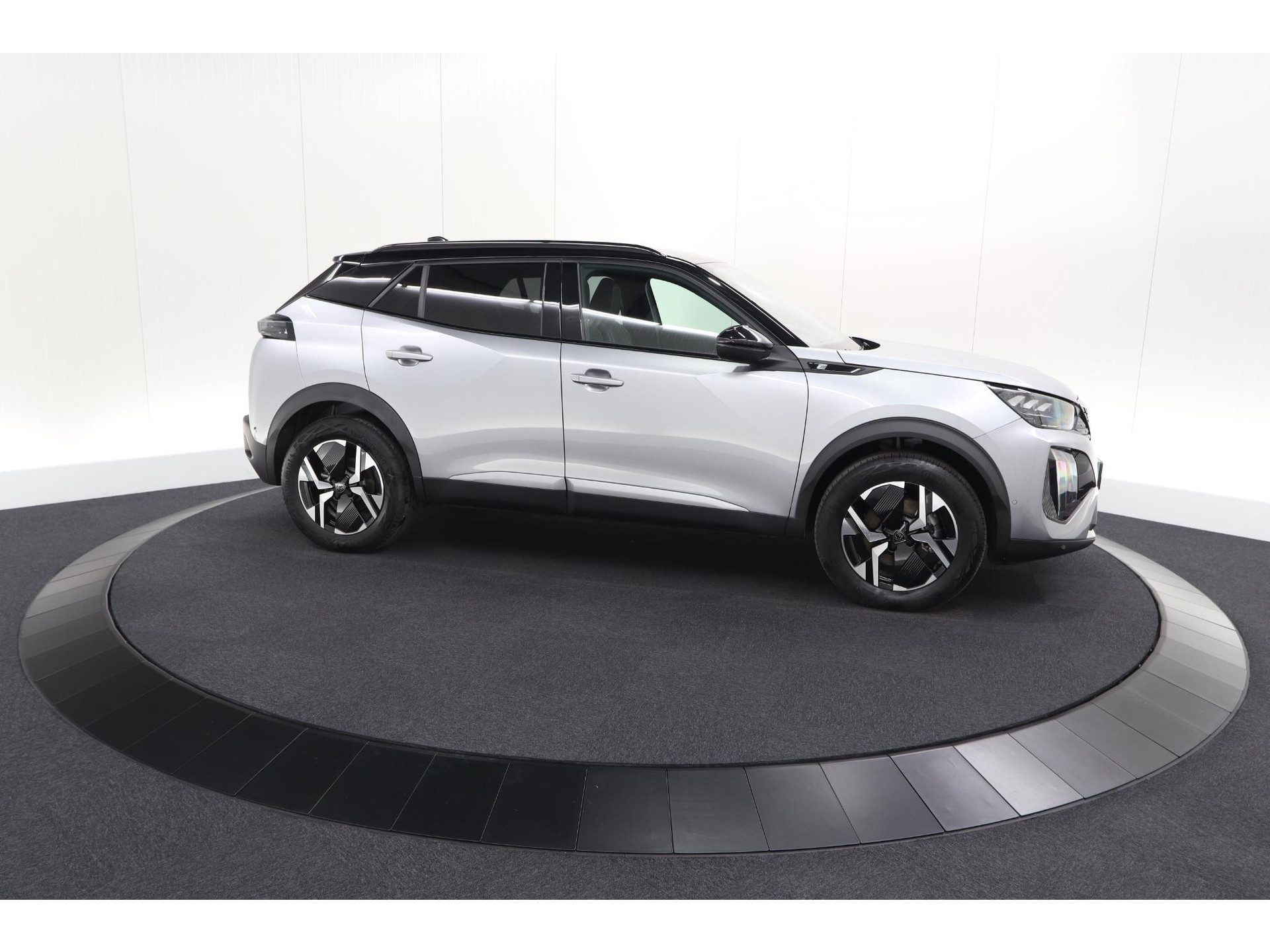 Peugeot e-2008 EV GT 50 kWh | 3 Fase | 360 Camera | Adaptieve Cruise Control | Dodehoekdetectie