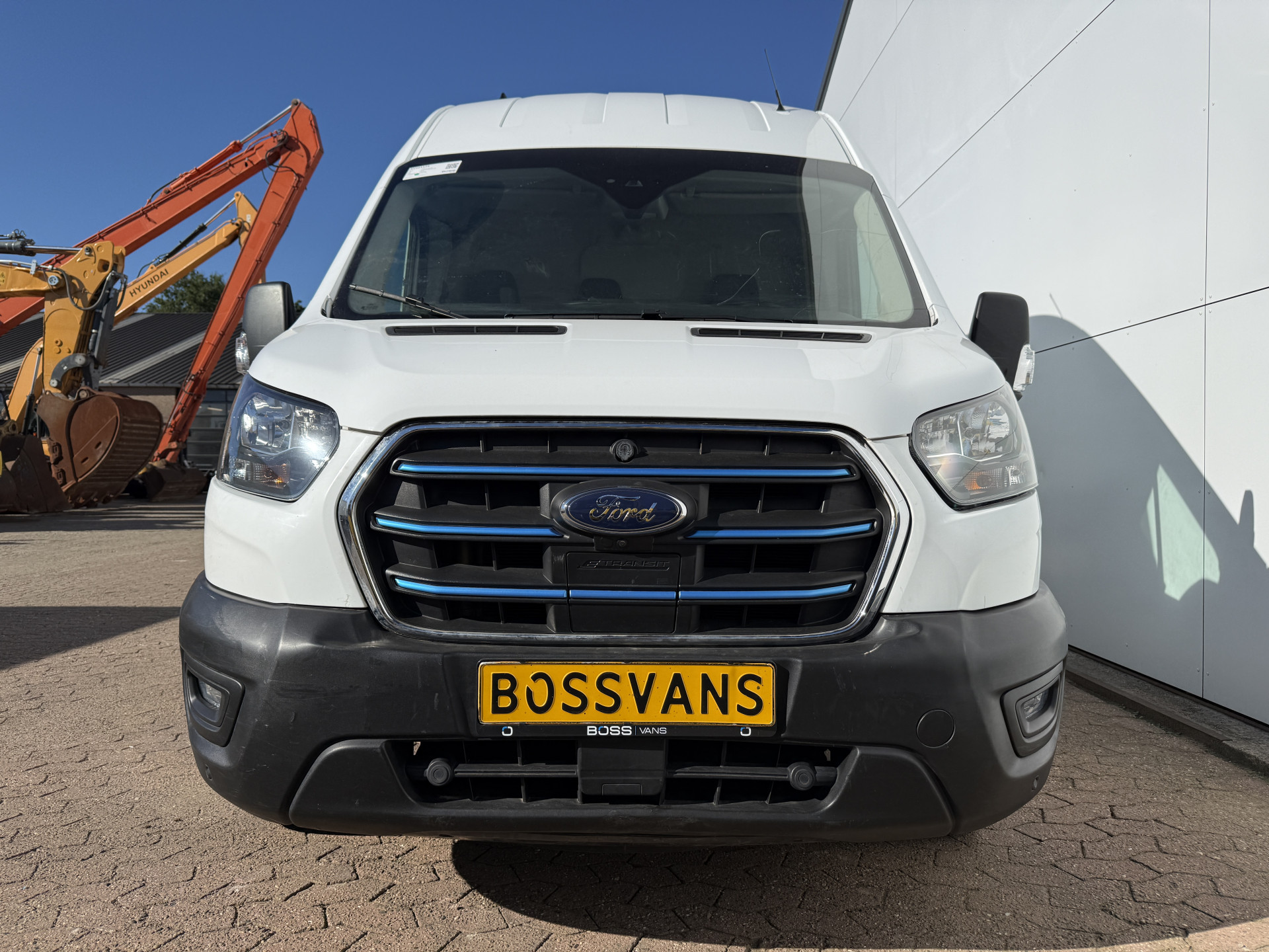 Ford e-Transit 68kWh 184PK L4H3 317km WLTP 93.7% (SOH) BEV Snelladen Carplay Climate control 360° Camera Parkeersensoren v+a Stoelverwarming