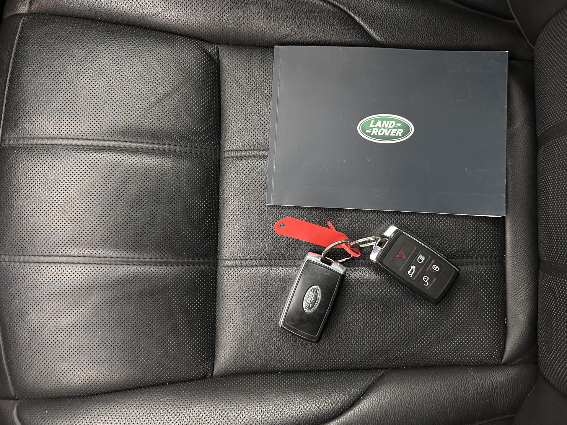 Land Rover Range Rover Evoque 2.0 D180 AWD SE (INCL-BTW) Aut. *LEATHER | FULL-LED | HEATED-COMFORTSEATS | NAVI-FULLMAP | SHIFTPADDLES | CAMERA | ECC | CARPLAY | PDC | CRUISE | 18''ALU*