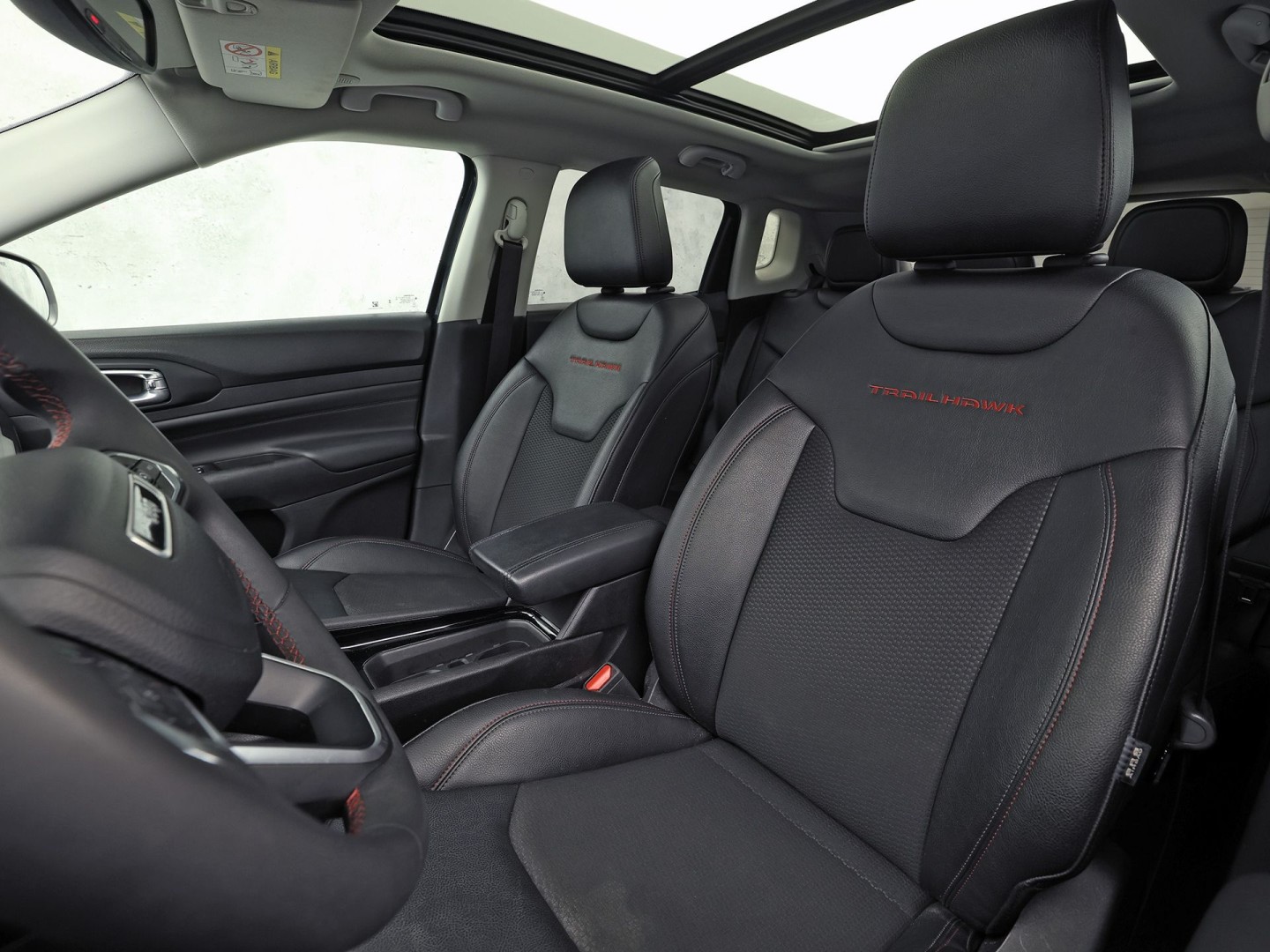 Jeep Compass 4xe 240 Plug-in Hybrid Electric Trailhawk 240Pk Automaat (PANORAMADAK, VIRTUAL COCKPIT, APPLE CARPLAY, GROOT NAVI, CAMERA, SPORTSTOELEN, GETINT GLAS, ADAPTIVE CRUISE, NIEUWSTAAT)