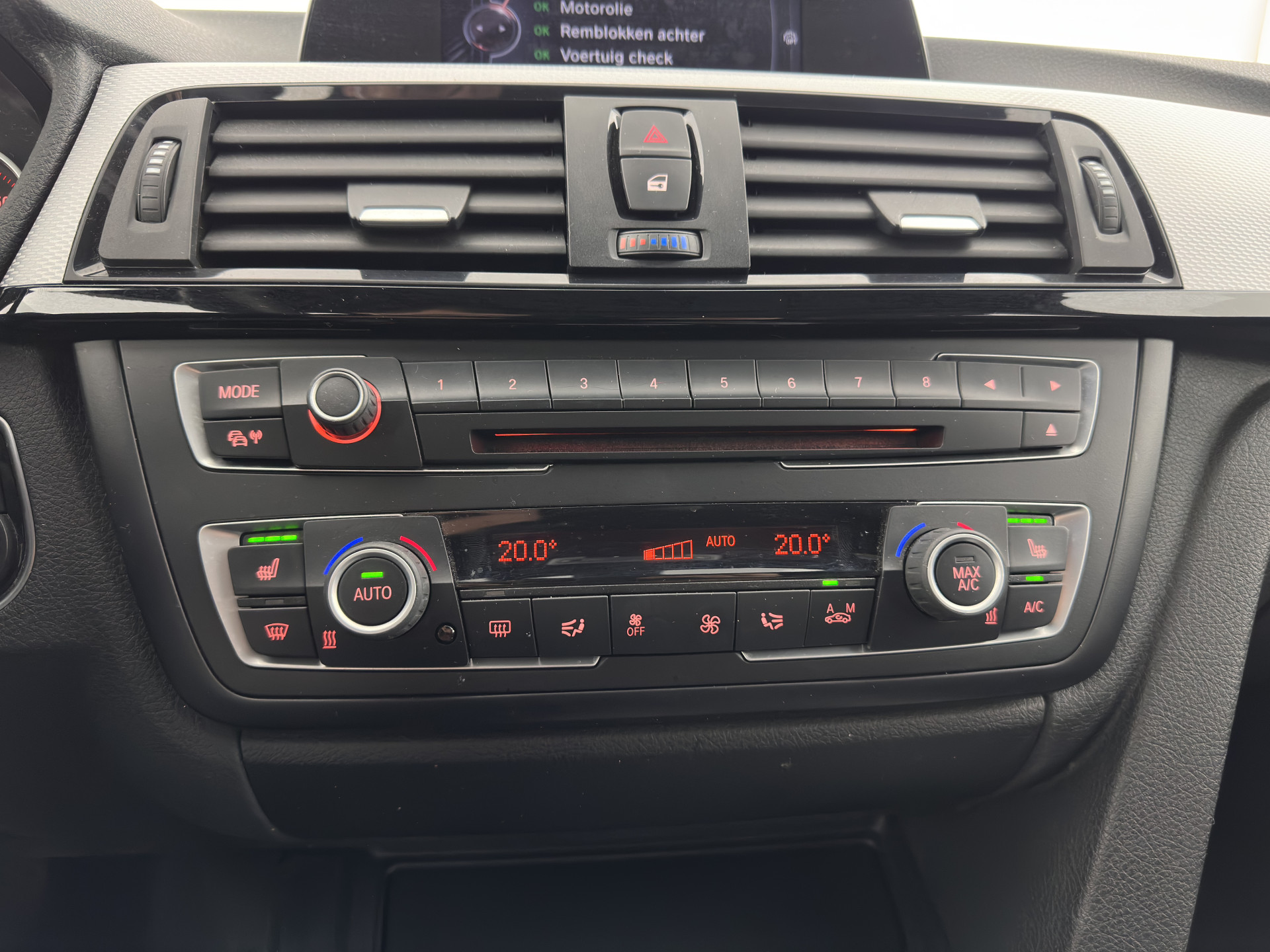 BMW 3-serie Touring 318d High Executive M-Sportpack Aut. *FULL-LEATHER | HEATED-SPORTSEATS | NAVI-FULLMAP | ECC | PDC | CRUISE | 18''ALU*