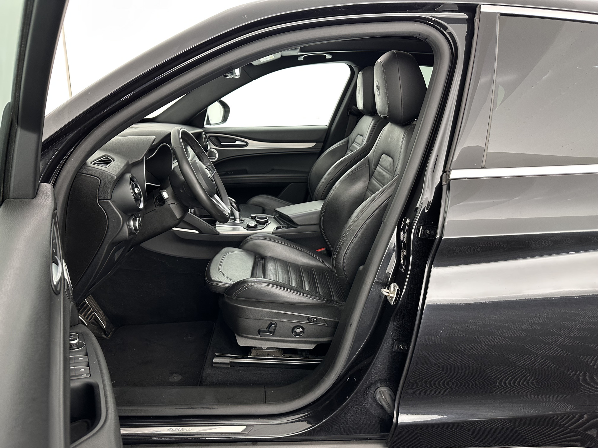 Alfa Romeo Stelvio 2.2d AWD Q4 Super Aut. *PANO | LEATHER | BI-XENON | MEMORY-PACK | HARMAN/KARDON | BLINDSPOT | CAMERA | DAB+ | NAVI-FULLMAP | HEATED-SPORTSEATS | ECC | ADAPTIVE-CRUISE | PDC | PRIVACYGLASS | TOWBAR | 19"ALU*