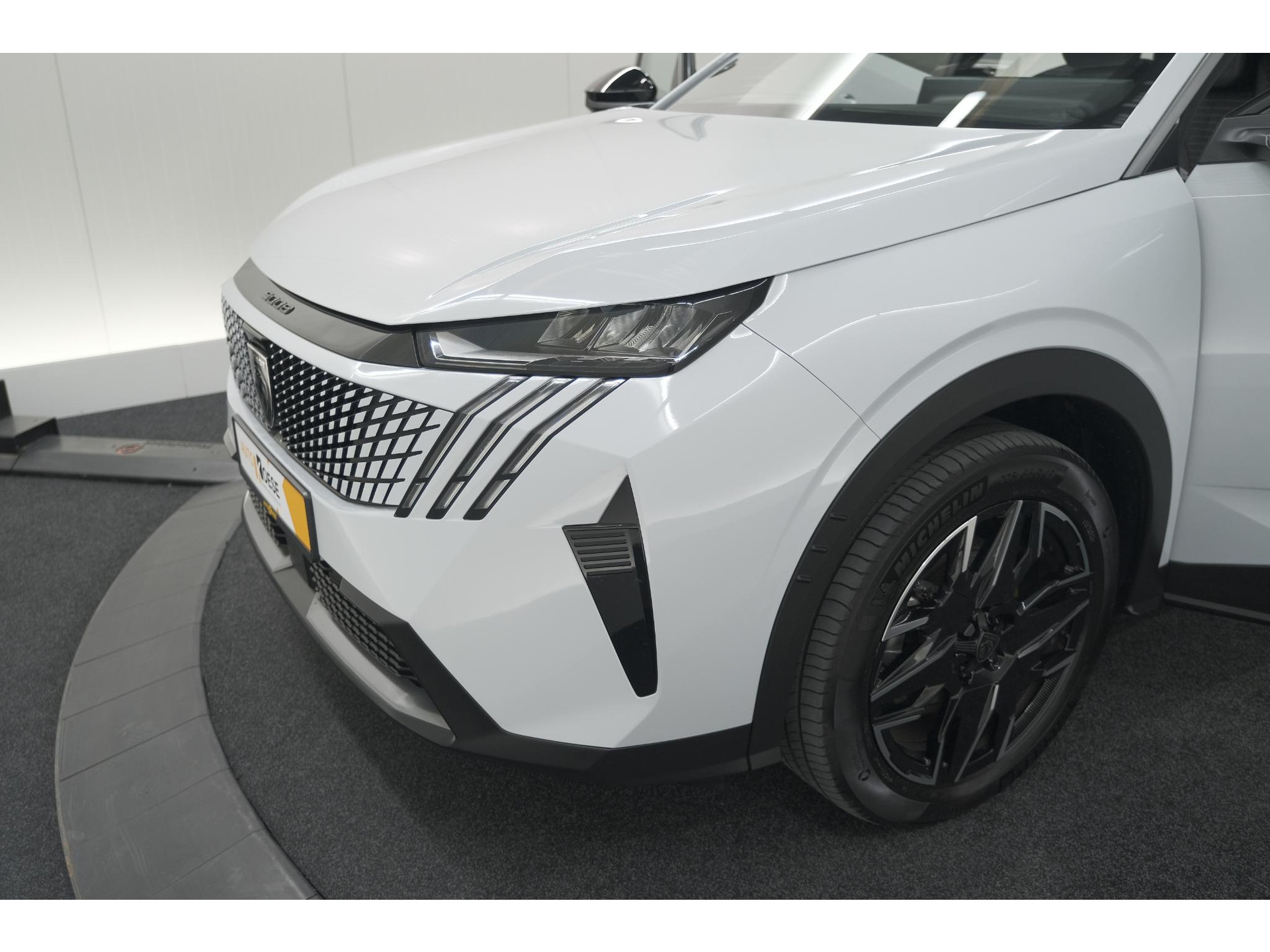Peugeot 5008 Hybrid 136 e-DCS6 Allure | 7 Zitplaatsen | Camera | Stoelverwarming | Panoramic Navigation pack