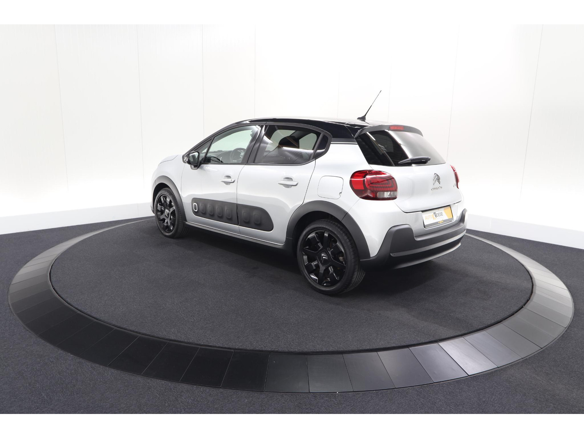 Citroen C3 PureTech 82 S&S Shine | Camera | Navigatie | Climate control | 17 Inch Lichtmetalen Velgen