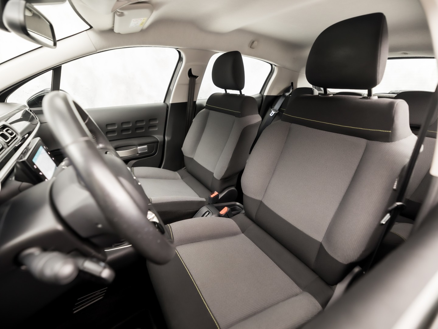 Citroën C3 1.2 PureTech S&S Sport Automaat (APPLE CARPLAY, GROOT NAVI, CAMERA, SPORTSTOELEN, PARKEERSENSOREN, LM VELGEN, CRUISE, NIEUWSTAAT)