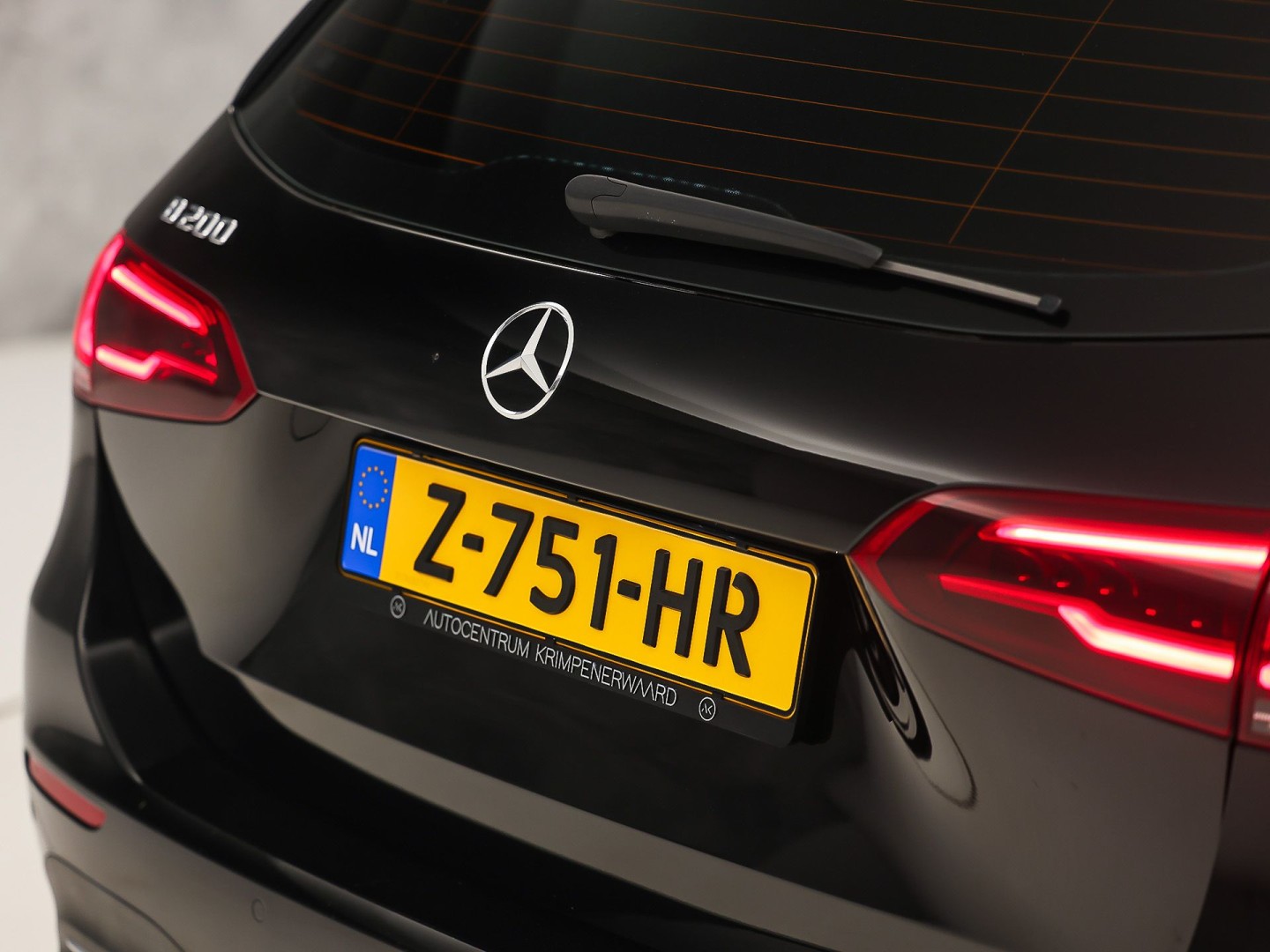 Mercedes-Benz B-Klasse 200 Business Solution Luxury 163Pk Automaat (GROOT NAVI, LEDER, CAMERA, GETINT GLAS, SPORTSTOELEN, STOELVERWARMING, TREKHAAK, NIEUWE APK, NIEUWSTAAT)