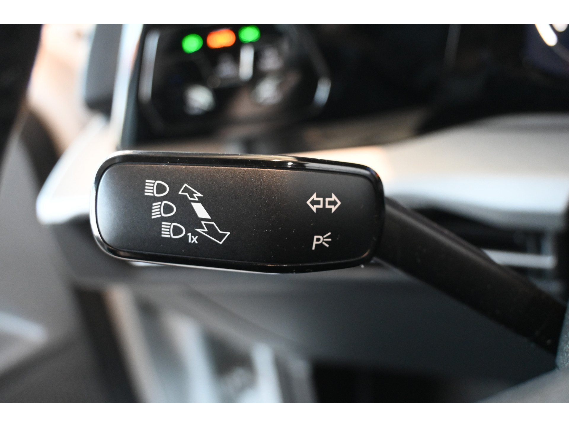 Volkswagen Golf 1.5 eTSI R-Line Automaat Clima Carplay Cruise Control Rijklaarprijs Inruil Mogelijk!