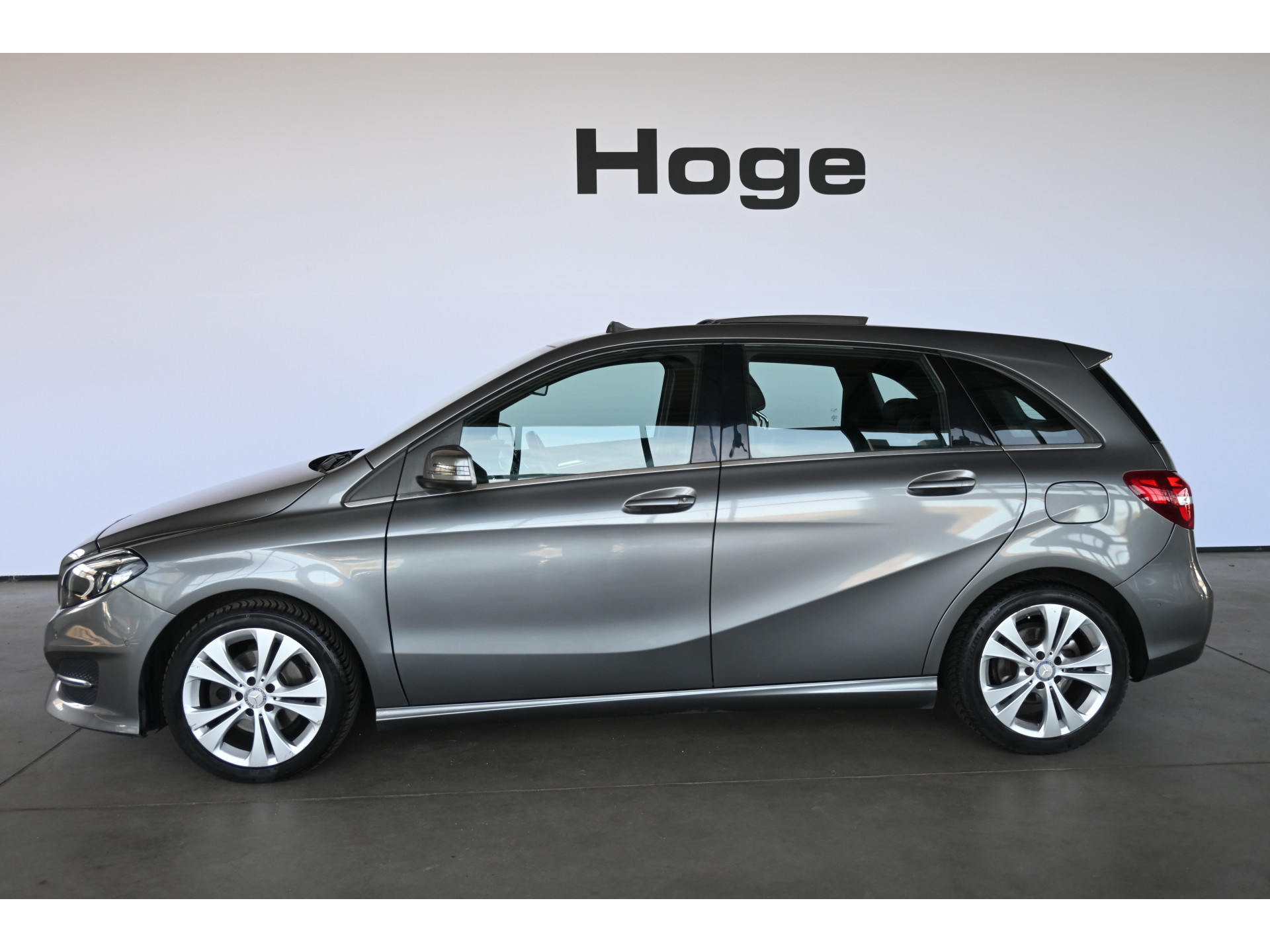 Mercedes-Benz B-klasse 180 Ambition Automaat Cruise Airco Navigatie Trekhaak Panoramdak 1e Eigenaar Inruil Mogelijk!
