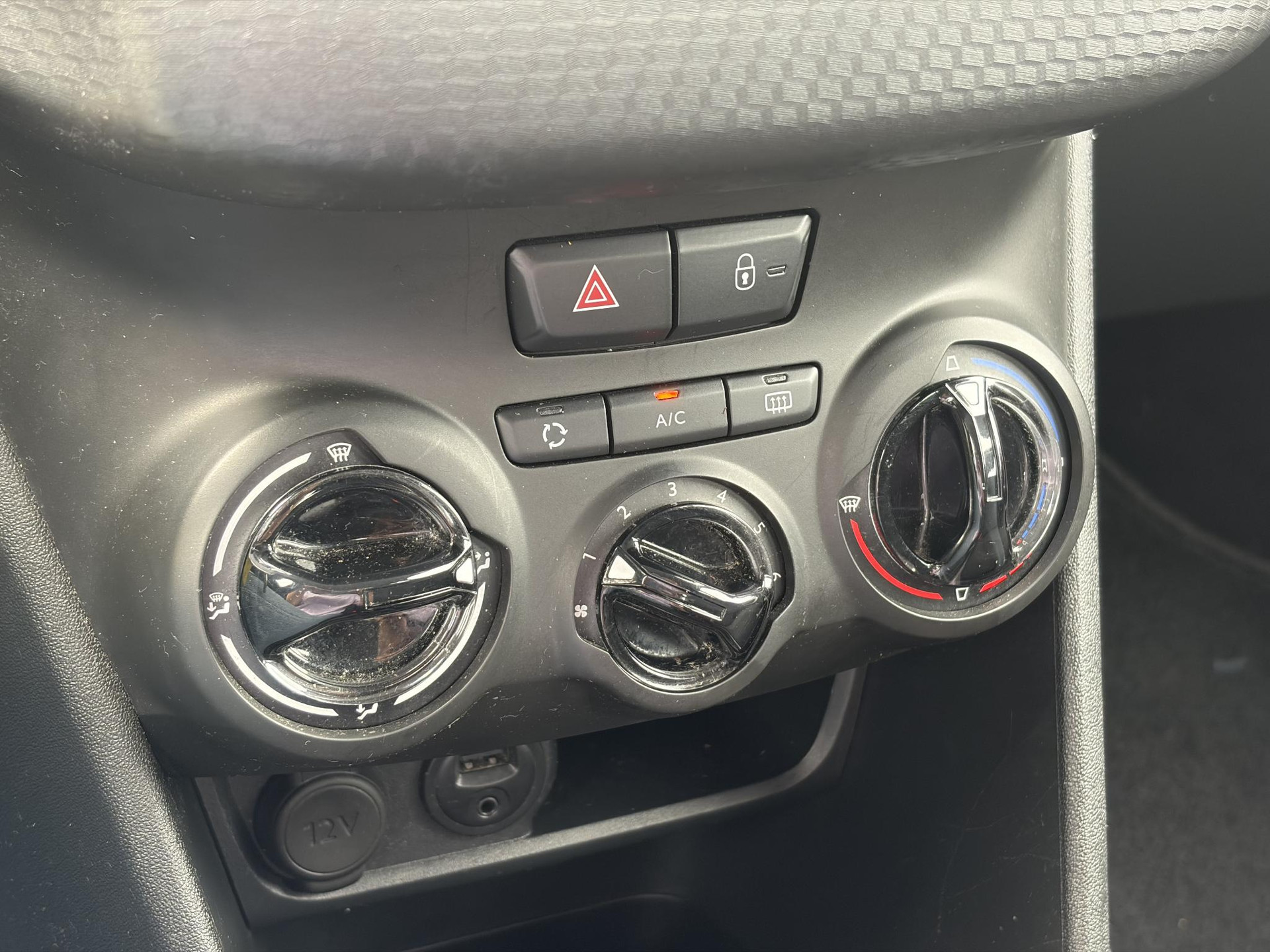 Peugeot 2008 1.2 PureTech Blue Lion 2e Eigenaar,Navi,Trekhaak,Airco,Cruise,Pdc,N.A.P,Weinig km,Zeer Zuinig,Apk tot 03-2027