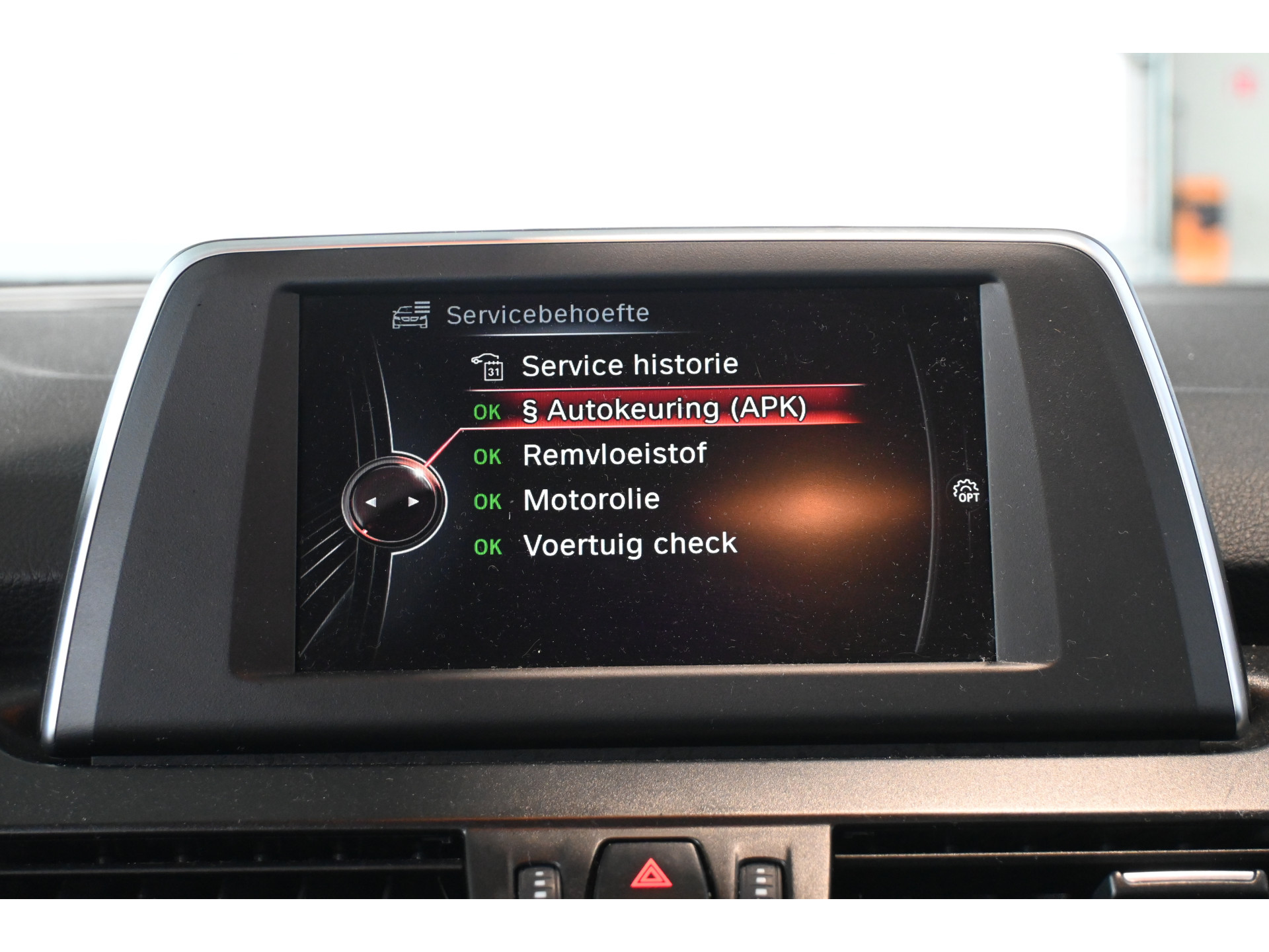 BMW 2-serie Active Tourer 218i Airco Trekhaak LED Lichtmetaal Rijklaarprijs Inruil Mogelijk!