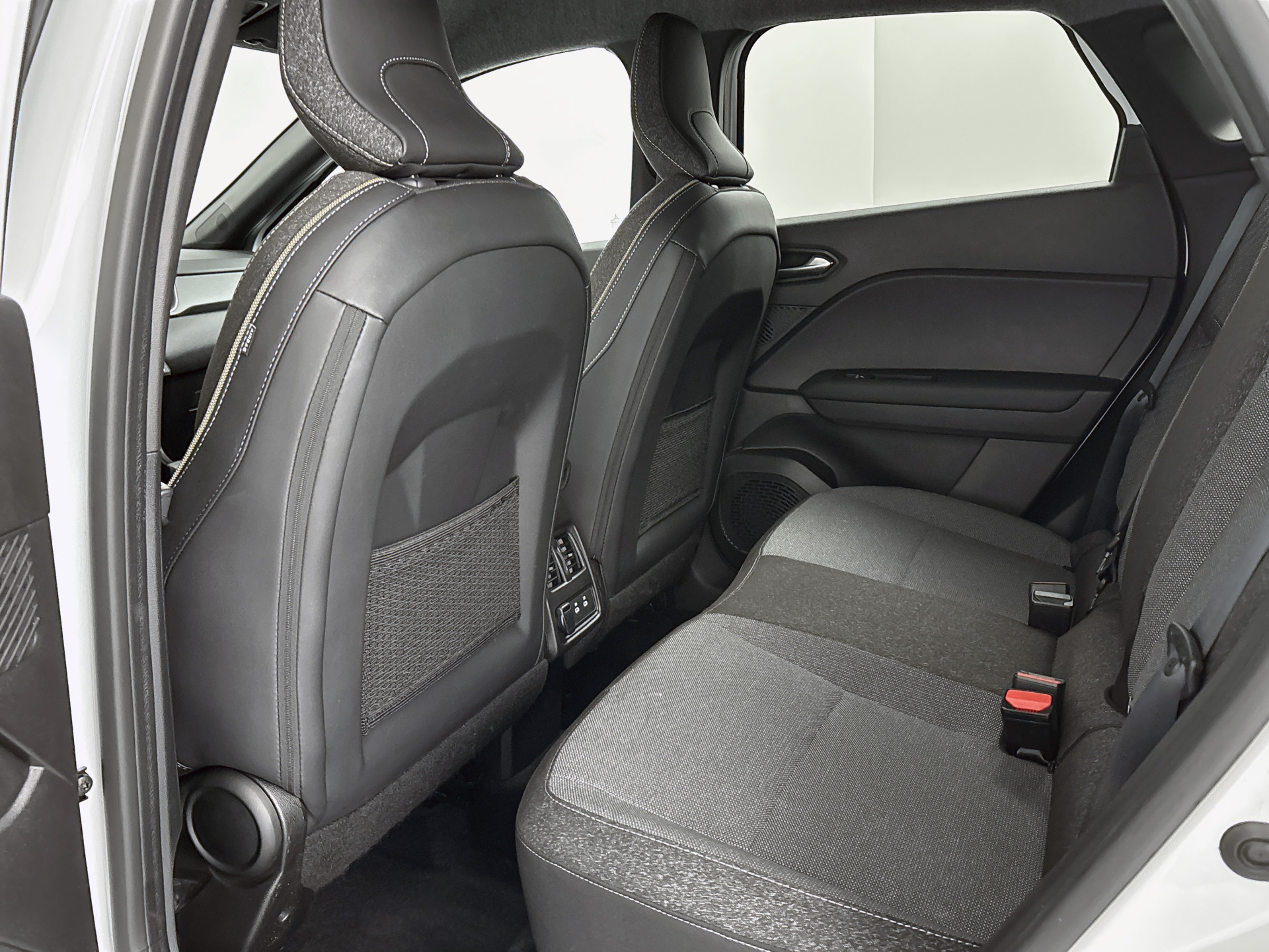Renault Captur 1.8 E-Tech full hybrid 160PK techno | CAMERA | NAVI