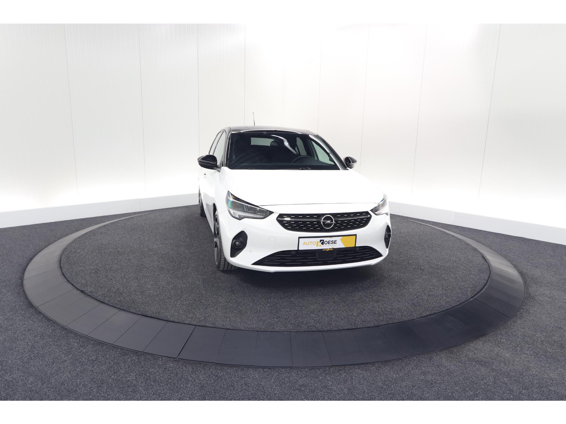Opel Corsa 1.2 Turbo 100 Ultimate | Panoramadak | Camera | Dodehoekdetectie | Apple Carplay