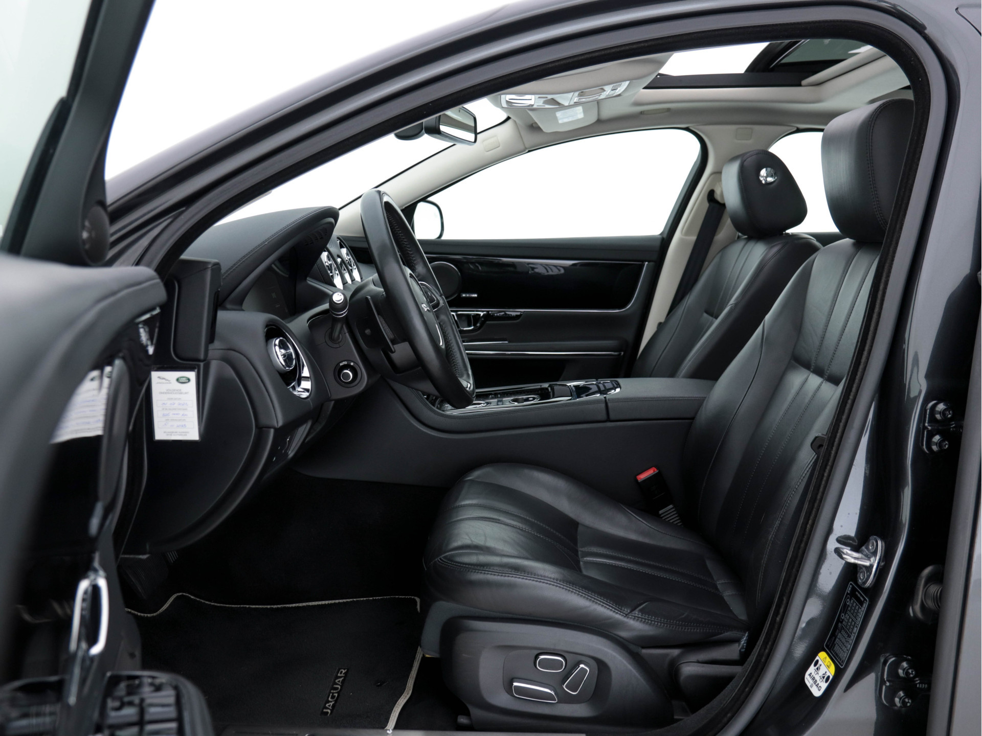 Jaguar XJ 3.0 V6D Portfolio Long (INCL-BTW) Aut. *PANO | LEATHER  | BI-XENON | MERIDIAN-AUDIO | MEMORY-PACK | KEYLESS | CAMERA | ECC | HEATED-COMFORTSEATS | PDC | NAVI-FULLMAP | SHIFT-PADDLES | CRUISE | 19"ALU*