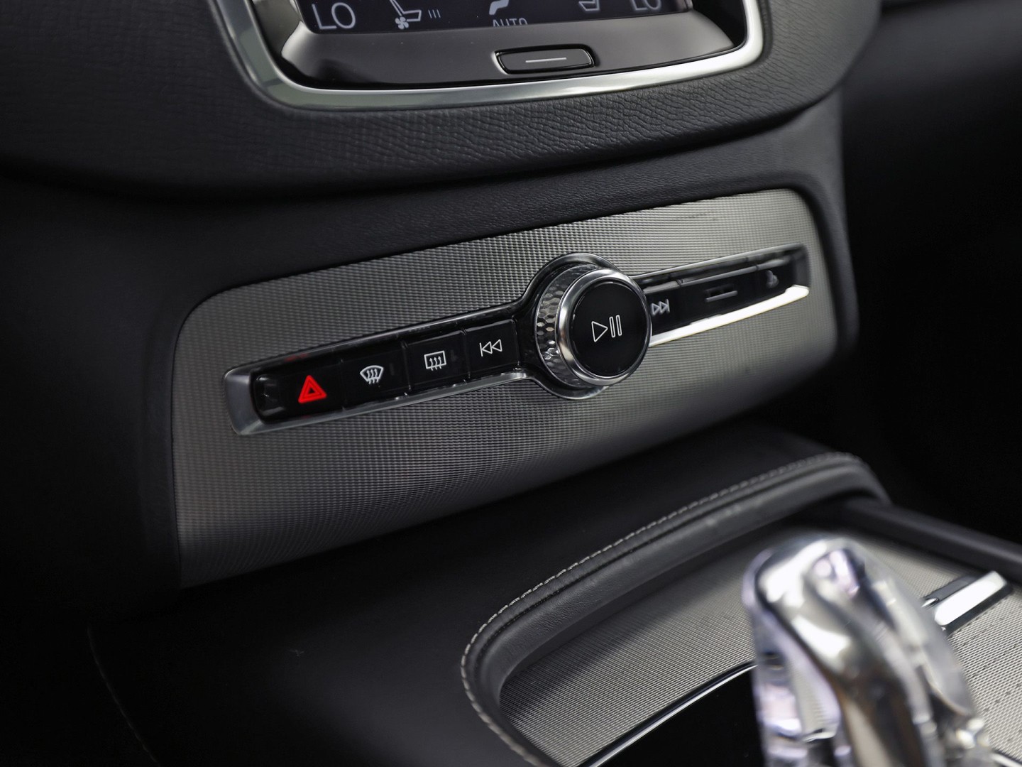 Volvo XC90 2.0 T8 Twin Engine AWD Inscription Automaat 407Pk (PANORAMADAK, APPLE CARPLAY, MEMORY SEATS, STOELVERWARMING/KOELING, CAMERA, GETINT GLAS, LEDER, TREKHAAK, NIEUWE APK)