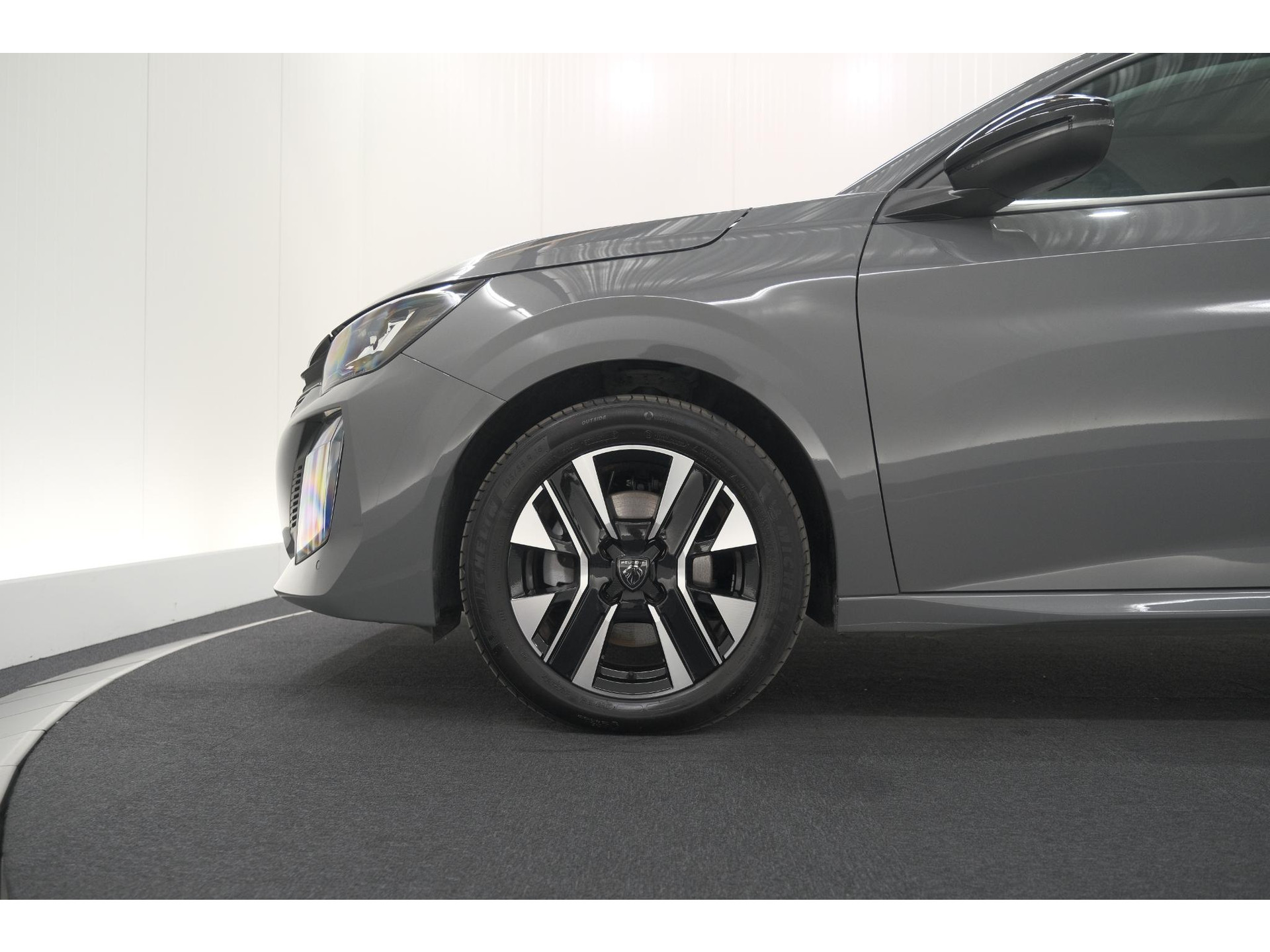 Peugeot 208 1.2 Hybrid 110 e-DCS6 Allure | Apple Carplay | Parkeersensoren Voor + Achter | Climate Control