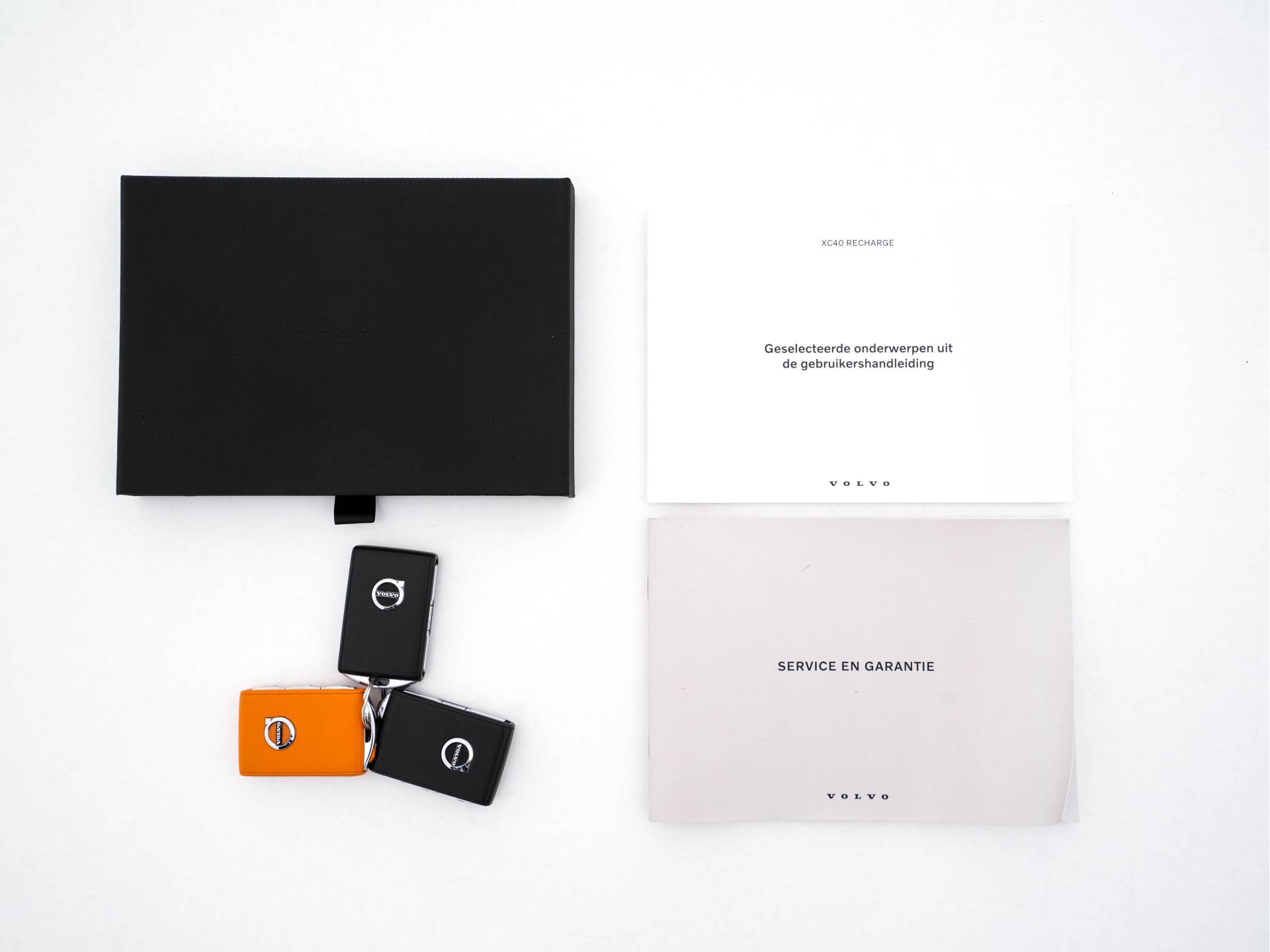 Volvo XC40 Recharge P8 AWD R-Design [ 3-Fase-11kW ] {SOH-90%} (INCL-BTW) Aut. *PANO | LEATHER-ALCANTARA | ADAPTIVE-CRUISE | DIGI-COCKPIT | FULL-LED | HARMAN/KARDON | CAMERA | NAVI-FULLMAP | ECC | PDC | KEYLESS | HEATED-SPORTSEATS | TOWBAR | 20''ALU*