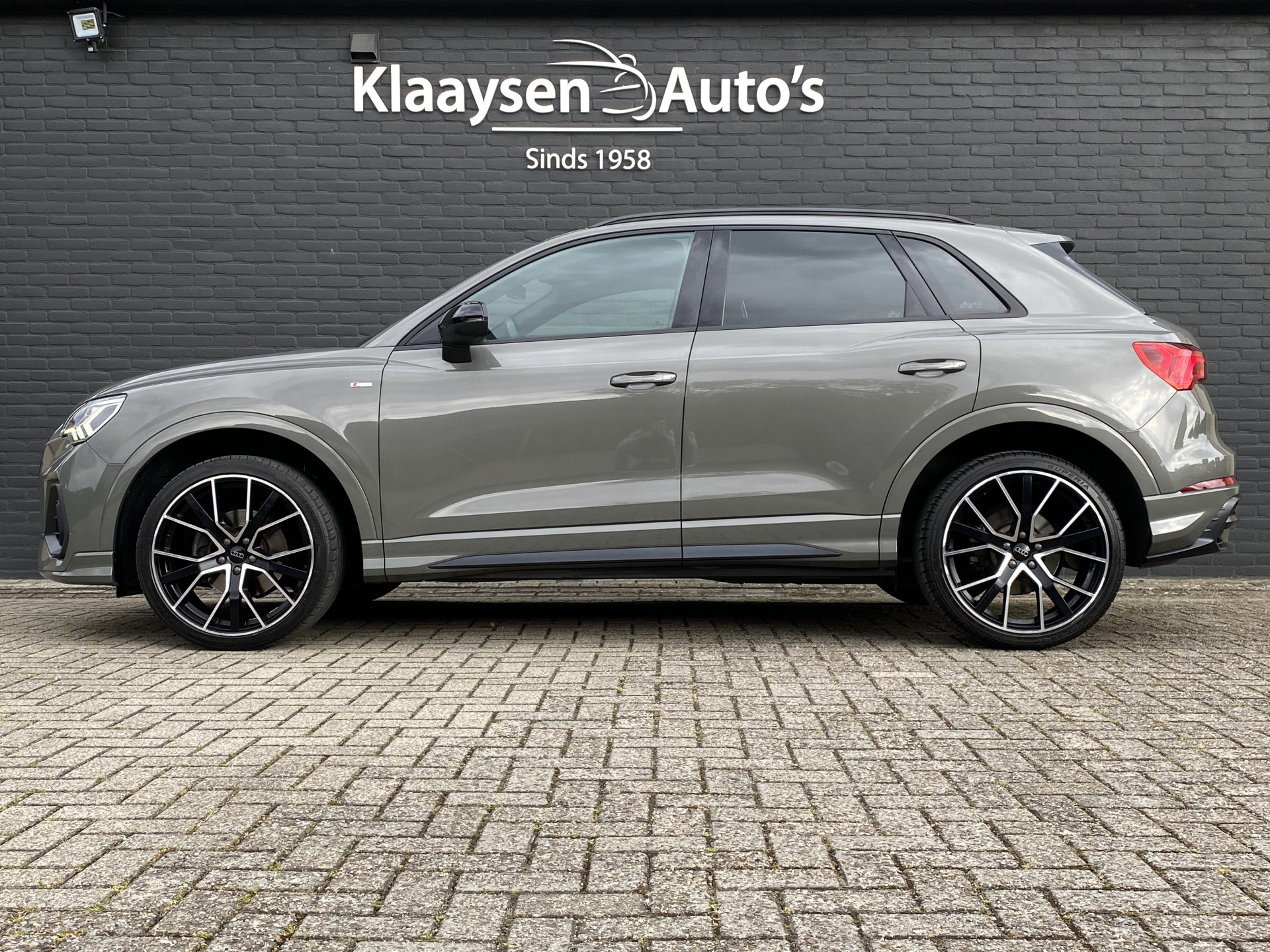 Audi Q3 35 TFSI 150 pk S Line AUT. | zwart optiek | 20'' lichtmetalen velgen | adaptieve cruise | sportstoelen | apple carplay | led kopl.