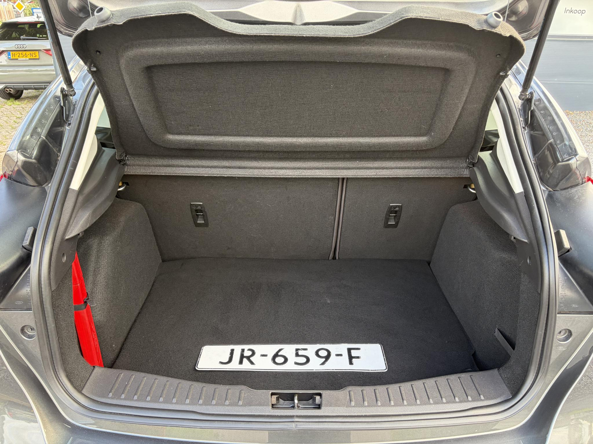 Ford Focus 1.0 Titanium   ✓125pk✓2e Eigenaar✓Navi✓Trekhaak✓6 Bak✓Clima✓Cruise✓Pdc V+A✓Net Beurt gehad✓17''Lm velgen✓N.A.P✓N.A.P✓Apk tot 09-2027