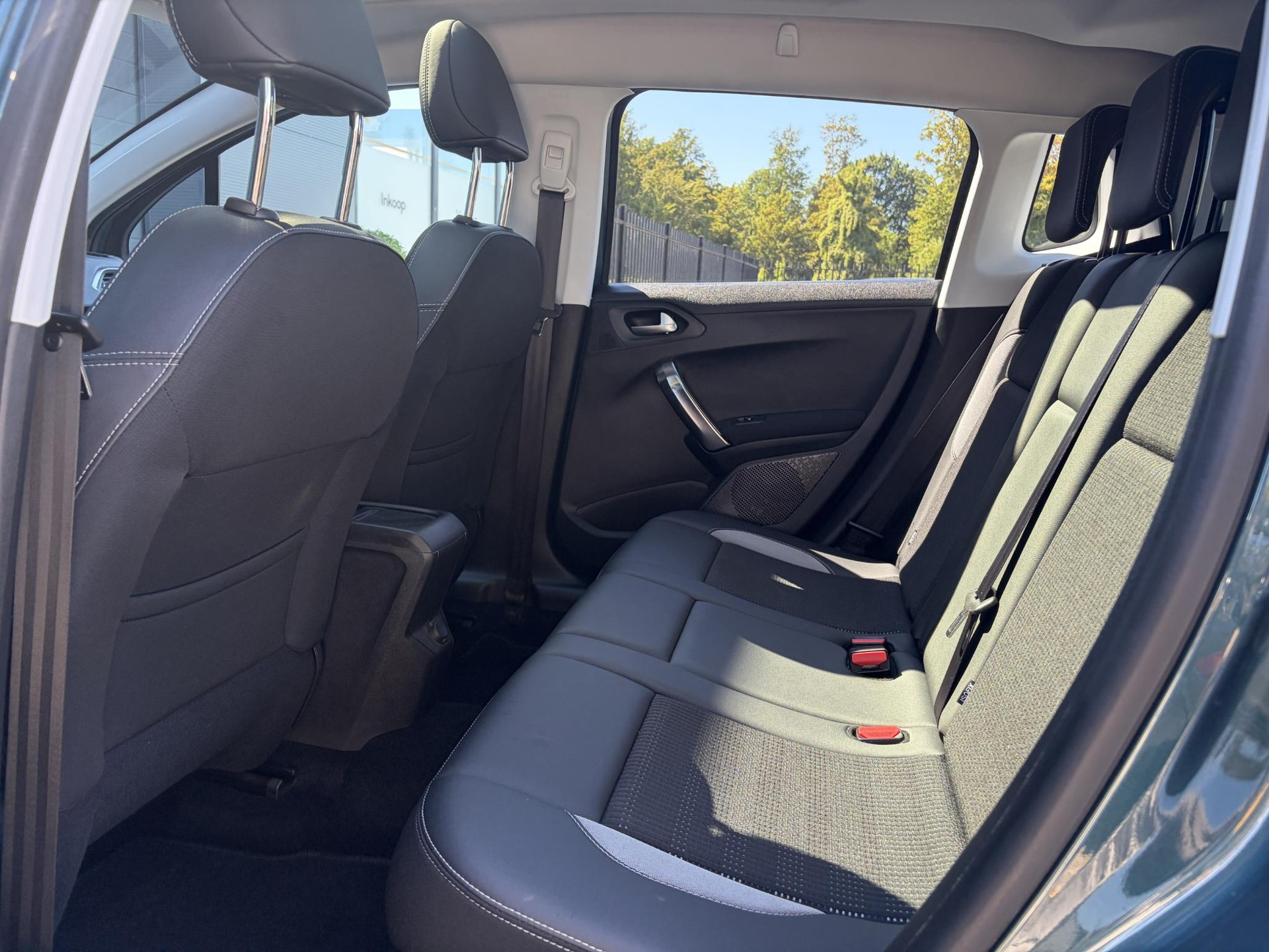 Peugeot 2008 1.2 PureTech Allure D-riem vv in 02-2026 l Pano l Carplay l Camera l Halfleder l 110pk l Dealer Onderhouden l 2e Eigenaar l Navi l Clima l Cruise l Pdc l Lm velgen l Apk tot 02-2027