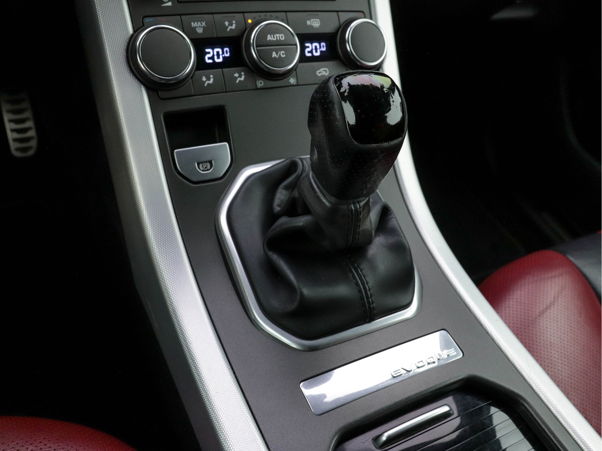 Land Rover Range Rover Evoque Coupé 2.2 eD4 Prestige *WRAPPED | XENON-PLUS | LEATHER | MERIDIAN-SOUNDSYSTEM | CAMERA | CRUISE | MEMORY-PACK | SPORT-SEATS | PRIVACY-GLASS | KEYLESS | ECC | TOWBAR | PDC | 19"ALU*