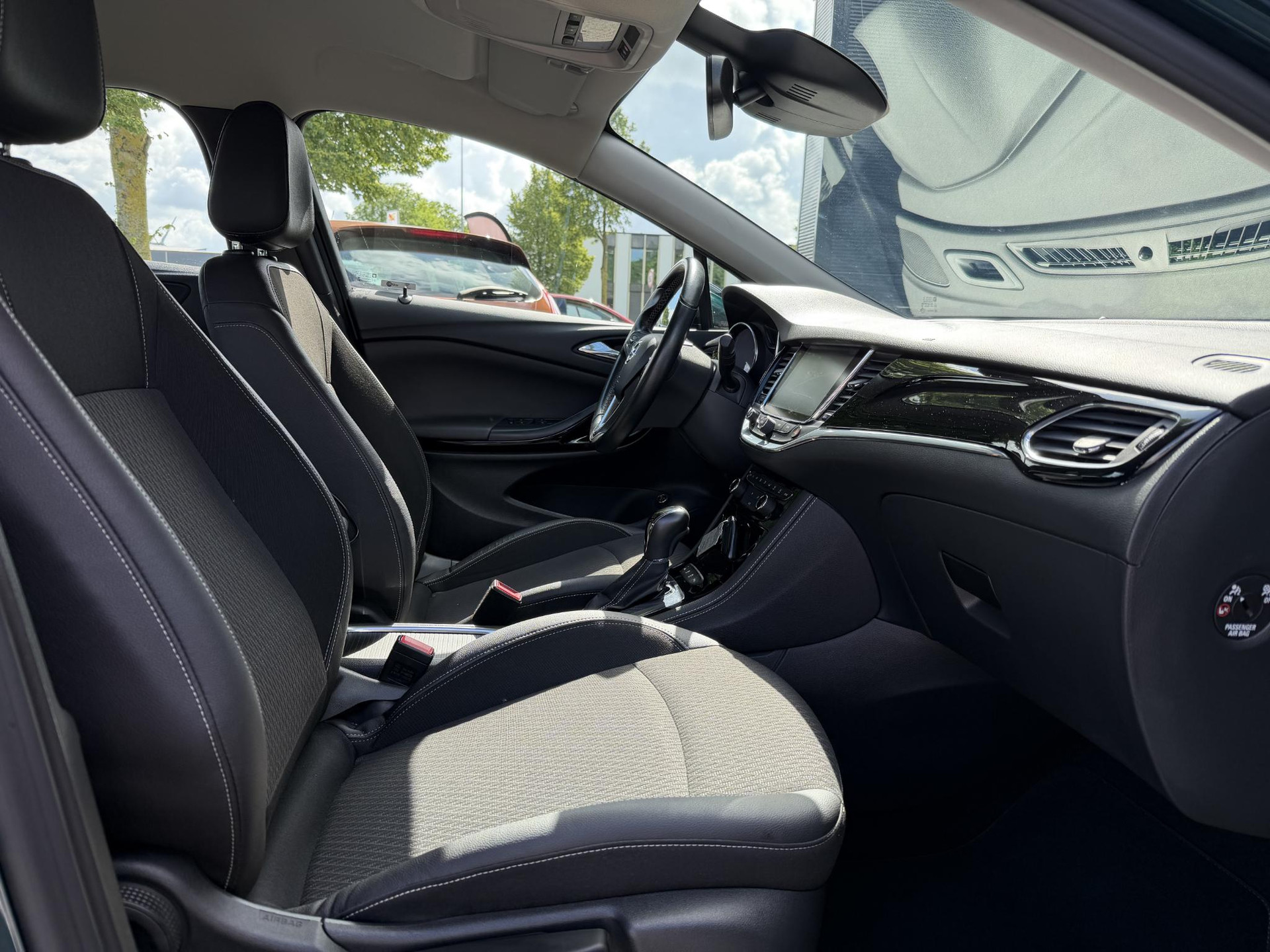 Opel Astra Sports Tourer 1.4 Innovation 2e Eigenaar,Apple Carplay/Android Auto,150pk,Halfleder,Trekhaak,Keyless,Clima,Cruise,Lm velgen,Pdc V+A,N.A.P,Dealer Onderhouden,Rijstrooksensor,Apk tot 03-2027