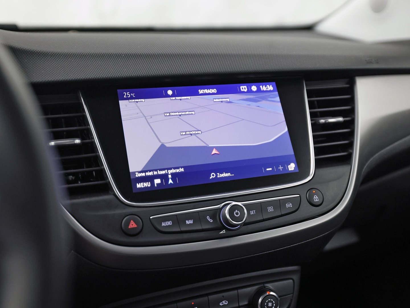 Opel Crossland X 1.2 Sport (APPLE CARPLAY, GROOT NAVI, LM VELGEN, CRUISE, SPORTSTOELEN, PARKEERSENSOREN, NIEUWE APK, NIEUWSTAAT)