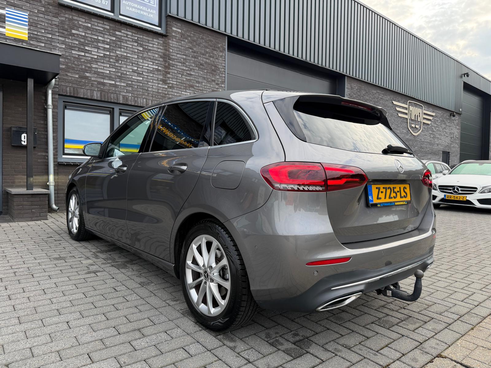 Mercedes-Benz B-klasse 180 Business Solution AMG | 1E EIGENAAR | 3/6/12MND GARANTIE | LEDER | LED | AUTOMAAT | DAB | CARPLAY | CRUISE | CLIMA | STOELVERWM. |