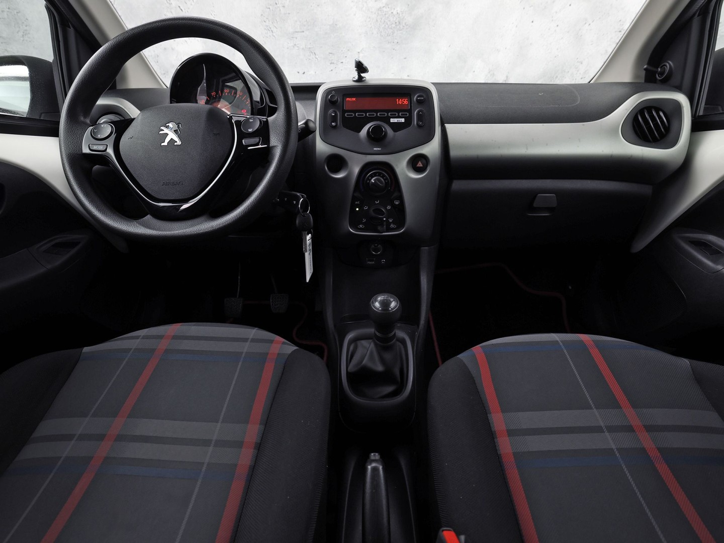 Peugeot 108 1.0 e-VTi Sport (AIRCO, BLUETOOTH, SPORTSTOELEN, ELEK RAMEN, MULTIFUNCTIONEEL STUURWIEL, NIEUWSTAAT)
