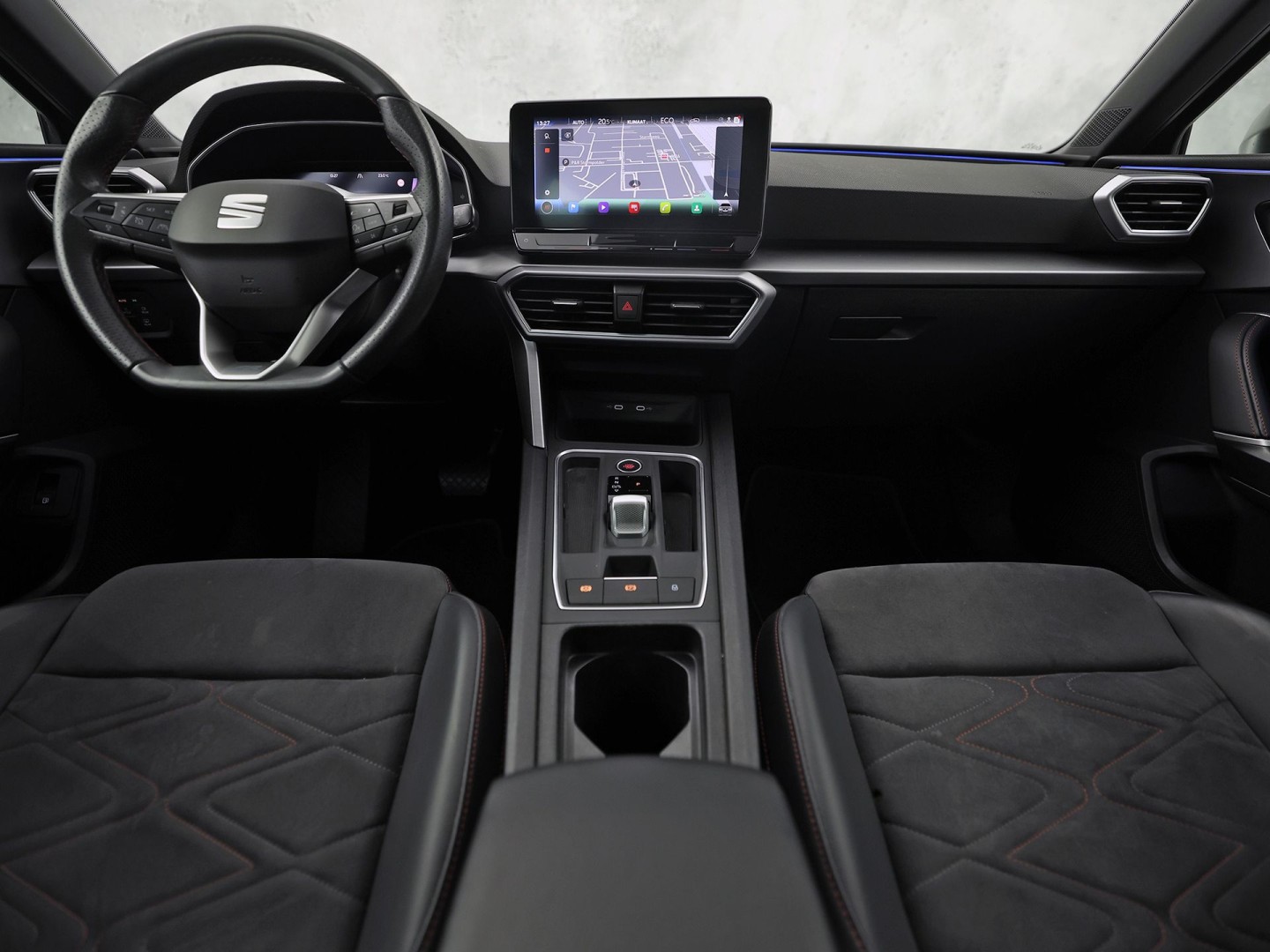 SEAT Leon 1.4 TSI eHybrid PHEV FR 204Pk Automaat (PANORAMADAK, SOH 97,5%, APPLE CARPLAY, MEMORY SEAT, LEDER/ALCANTARA, CAMERA, GETINT GLAS, KEYLESS, ADAPTIVE CRUISE, ZWART HEMEL, NIEUWSTAAT)