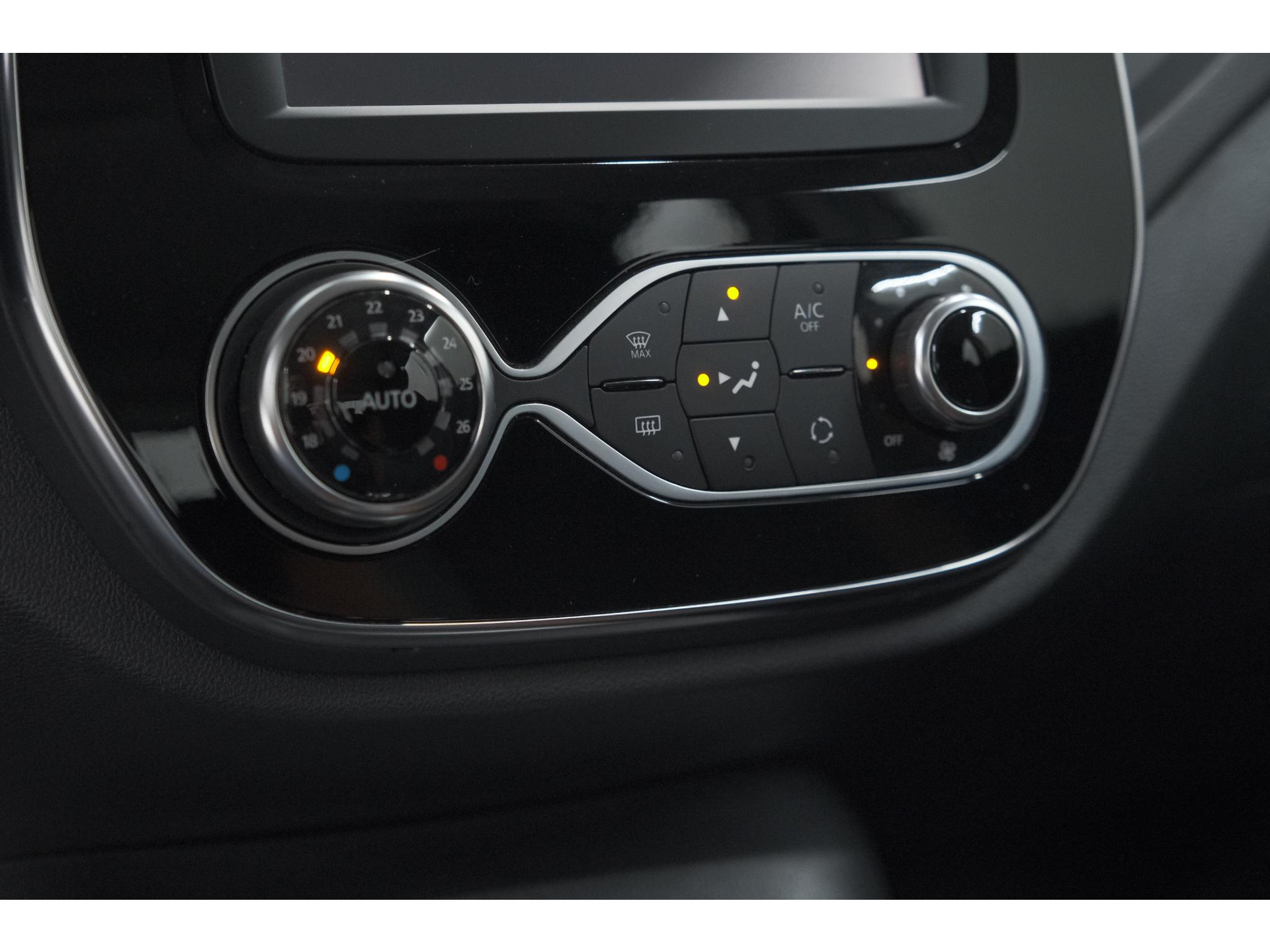 Renault Captur TCe 90 Intens | Trekhaak | AllSeason banden | Navigatie | Parkeersensoren