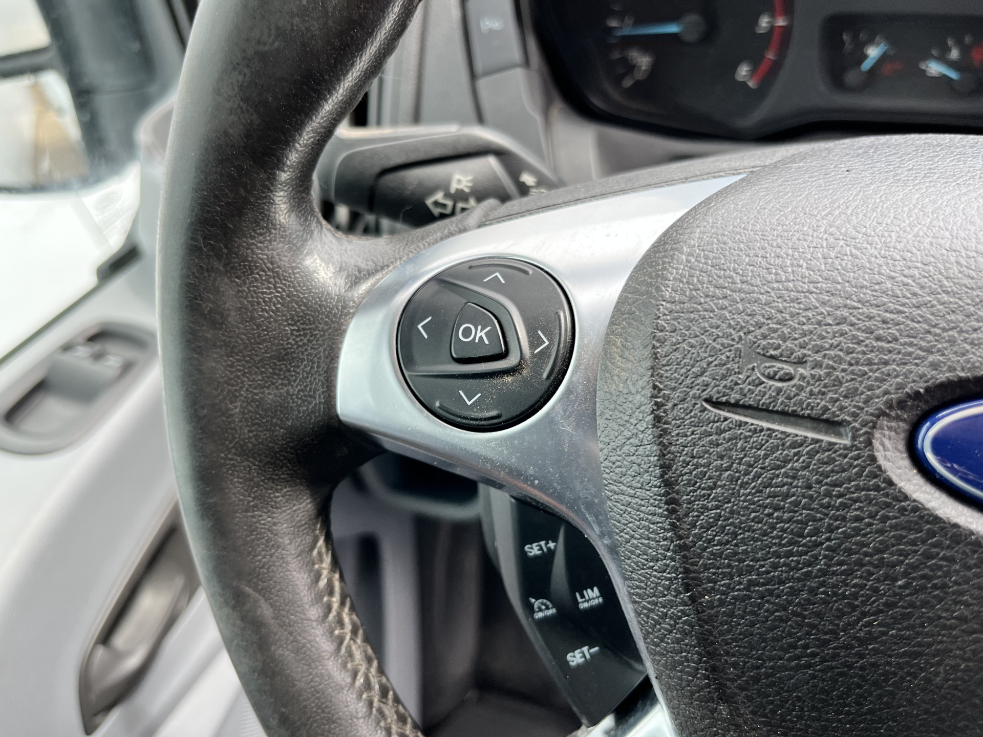 Ford Transit 2.0 TDCI 130PK L2H2 Airco Cruise Control Parkeersensoren Stoelverwarming Zwaailampen Kastwand Inbouw