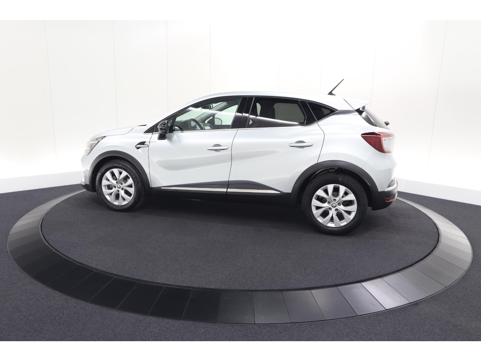 Renault Captur 1.6 E-Tech full hybrid 145 techno | Camera | Parkeersensoren | Climate control | Keyless
