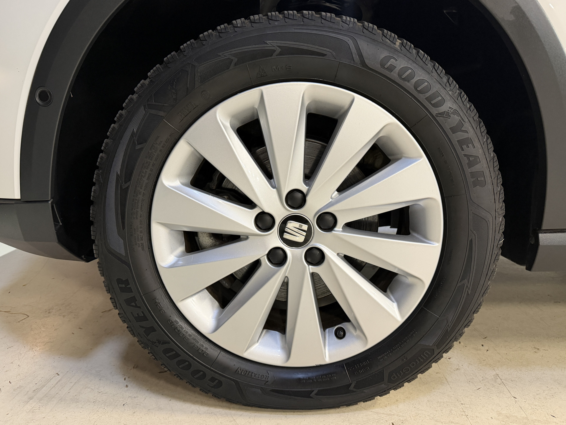SEAT Arona 1.0 TSI Xcellence Business Intense | Camera | Sfeerverlichting | Stoelverwarming | Adaptive cruise | Carplay