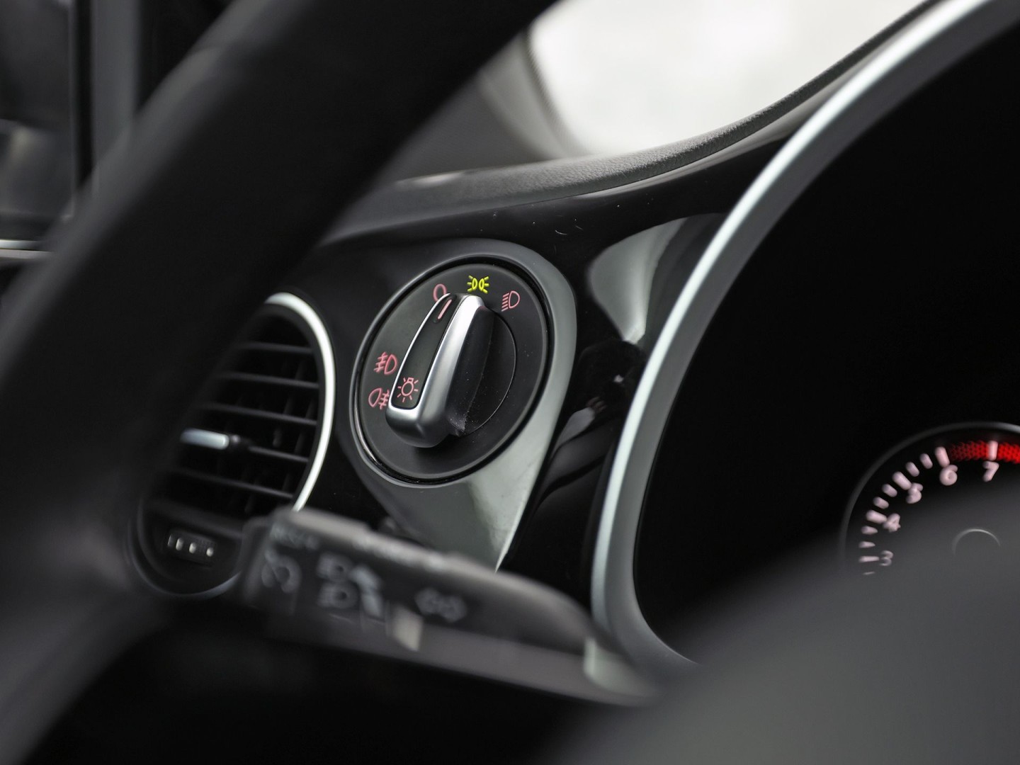 Volkswagen Beetle 1.2 TSI Sport (NAVIGATIE, CLIMATE, STOELVERWARMING, SPORTSTOELEN, LM VELGEN, CRUISE, NIEUWSTAAT)