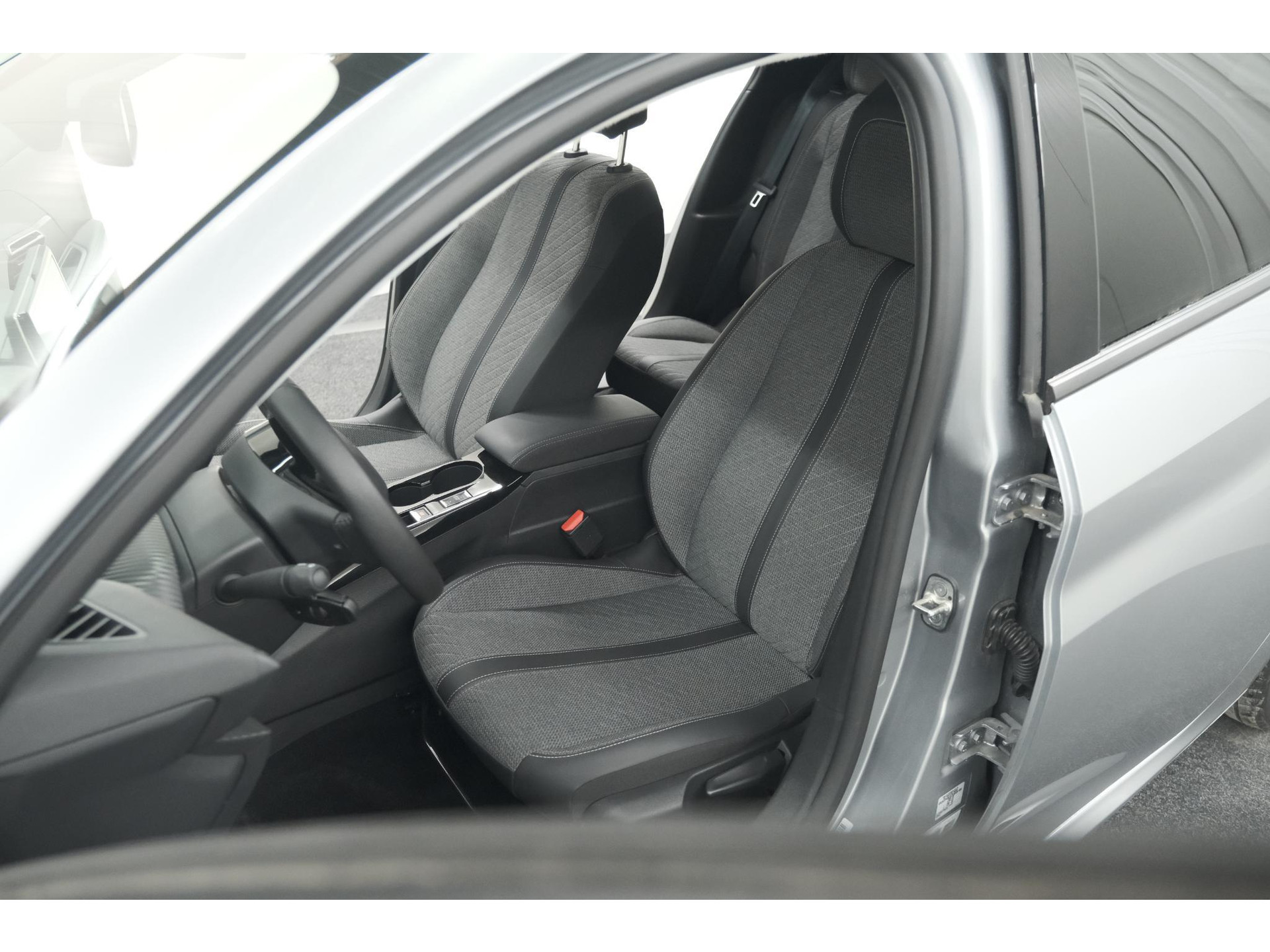 Peugeot 208 PureTech 100 Allure | 360 Camera | Dodehoekdetectie | Apple Carplay